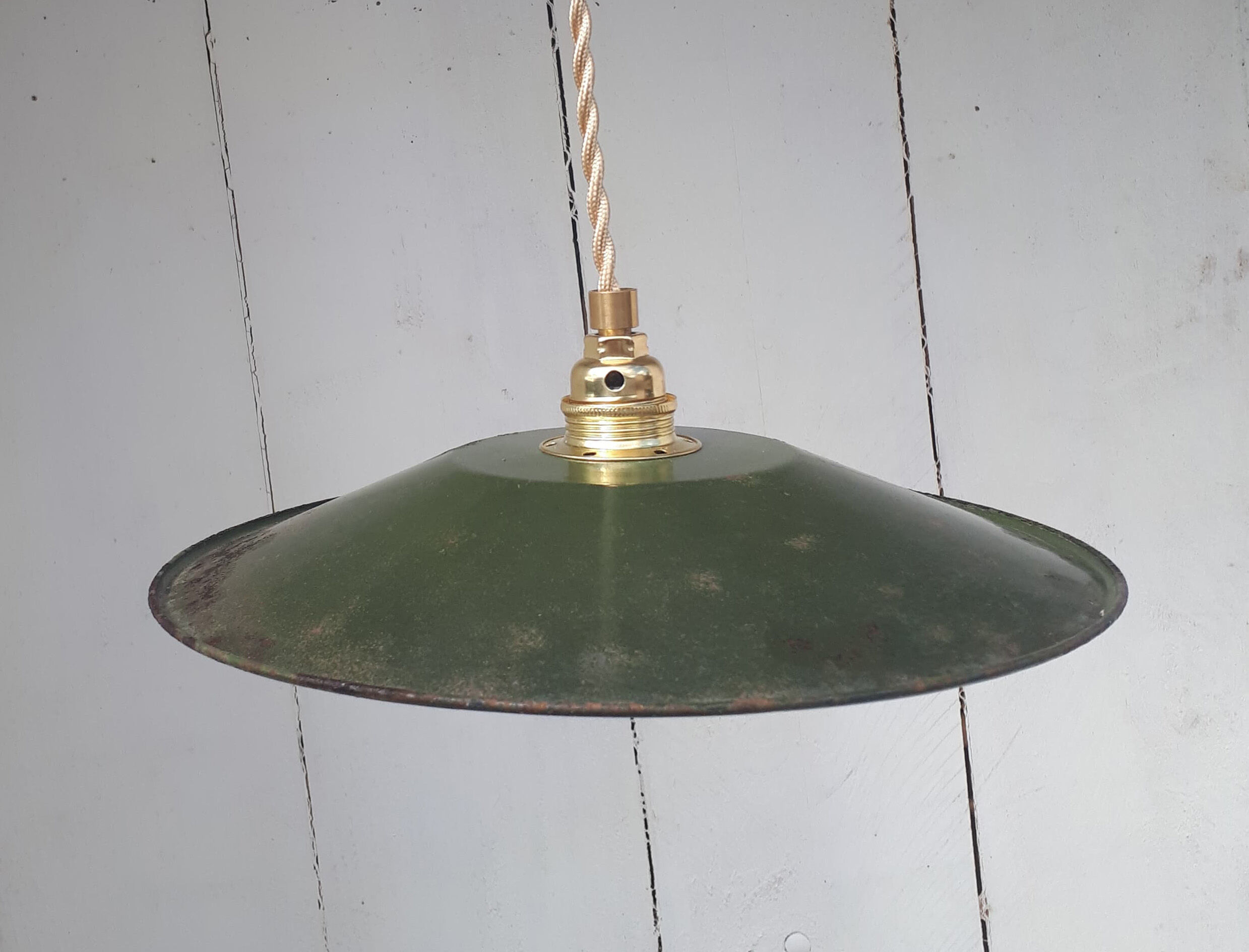 Green enamelled hanging