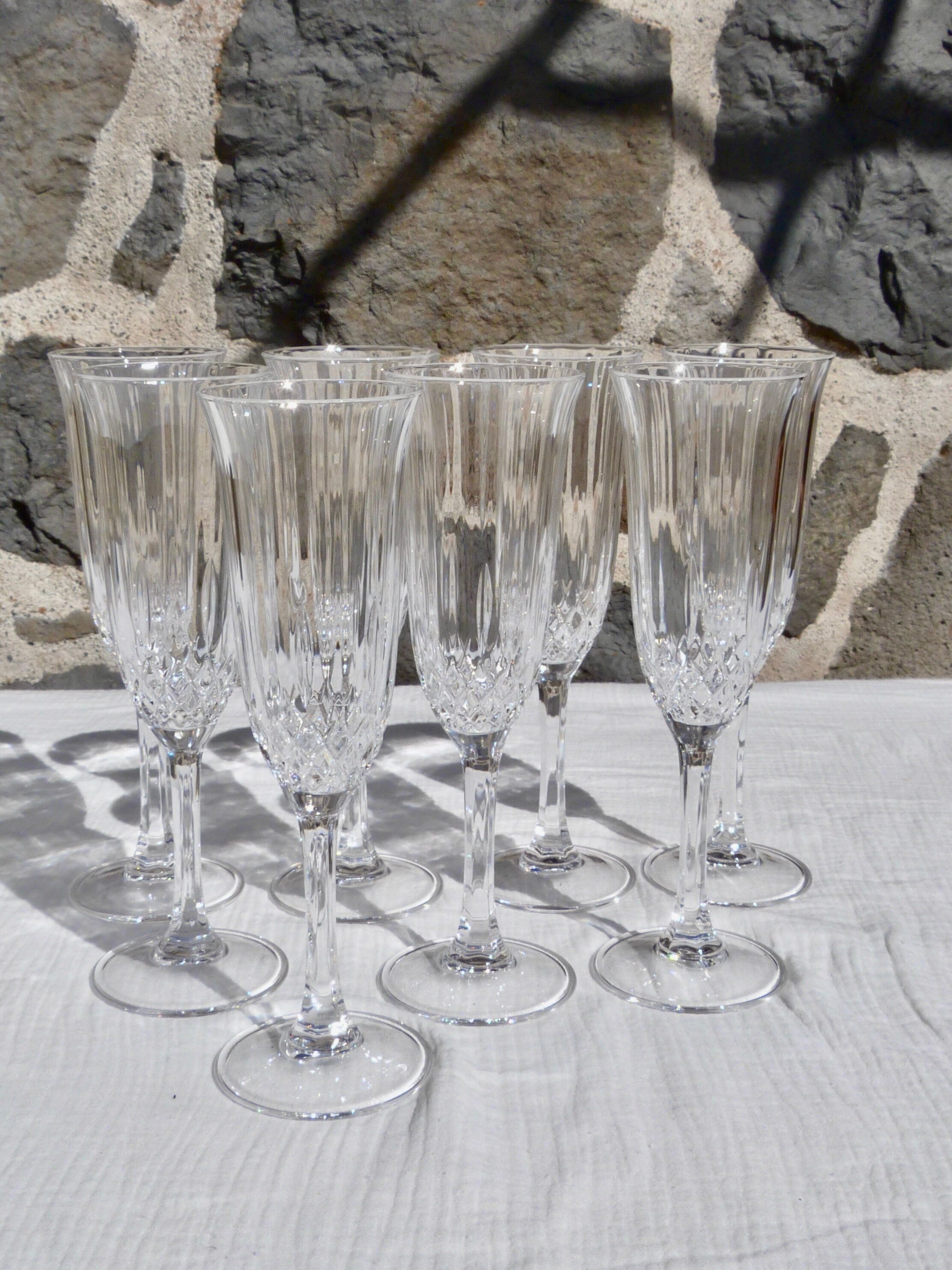 Set of 8 champagne flutes in cut crystal