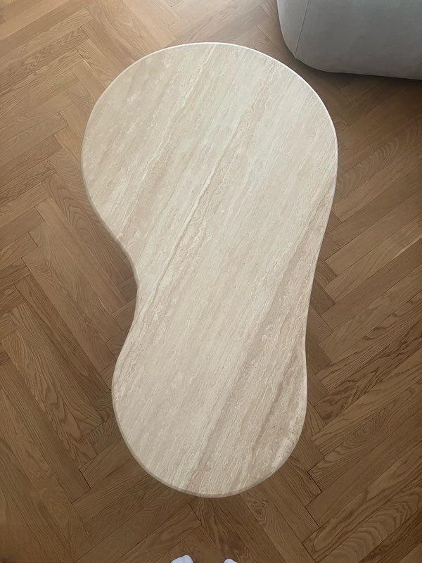 Table basse en bois de manguier et en travertin