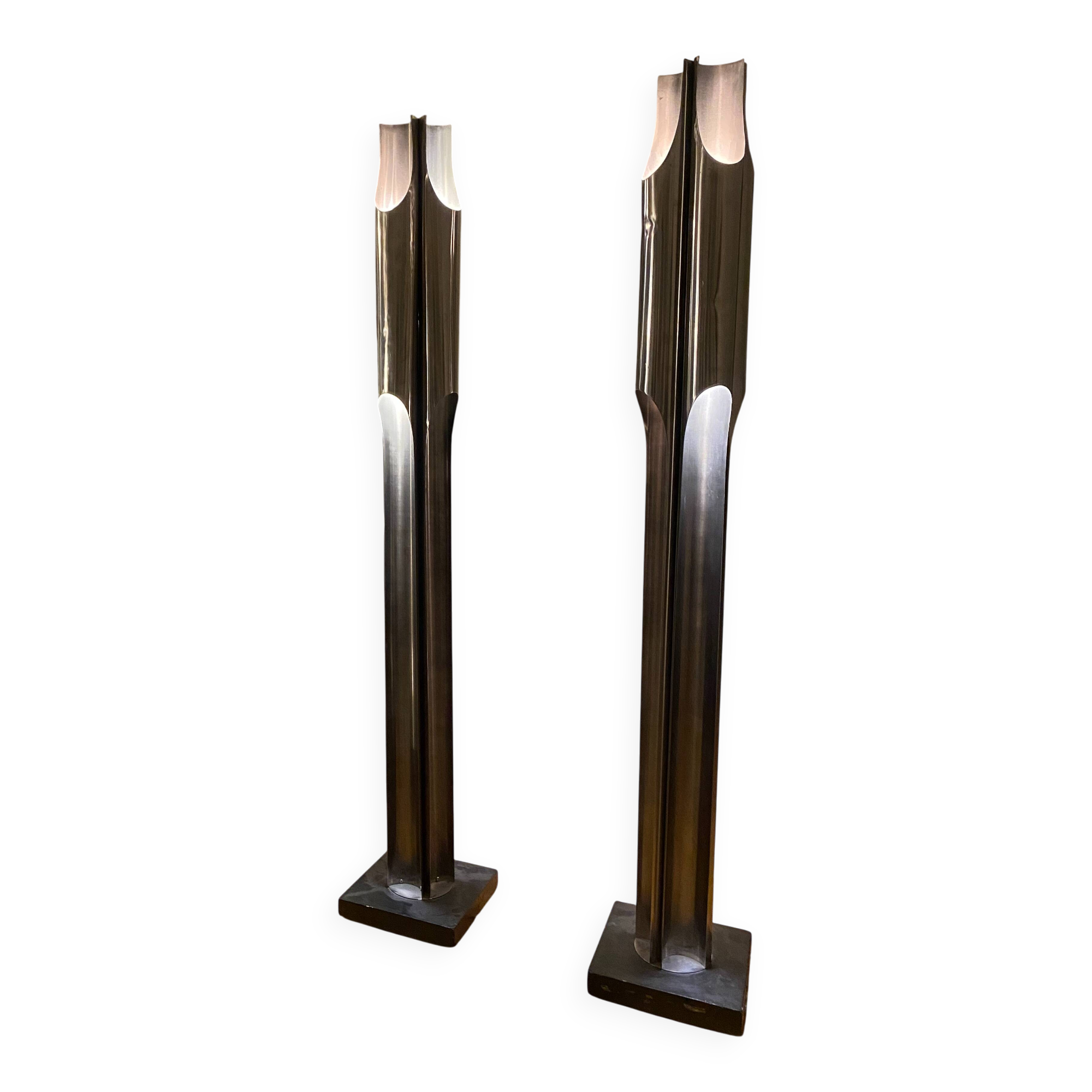 Paire de lampadaires orgues de la maison charles