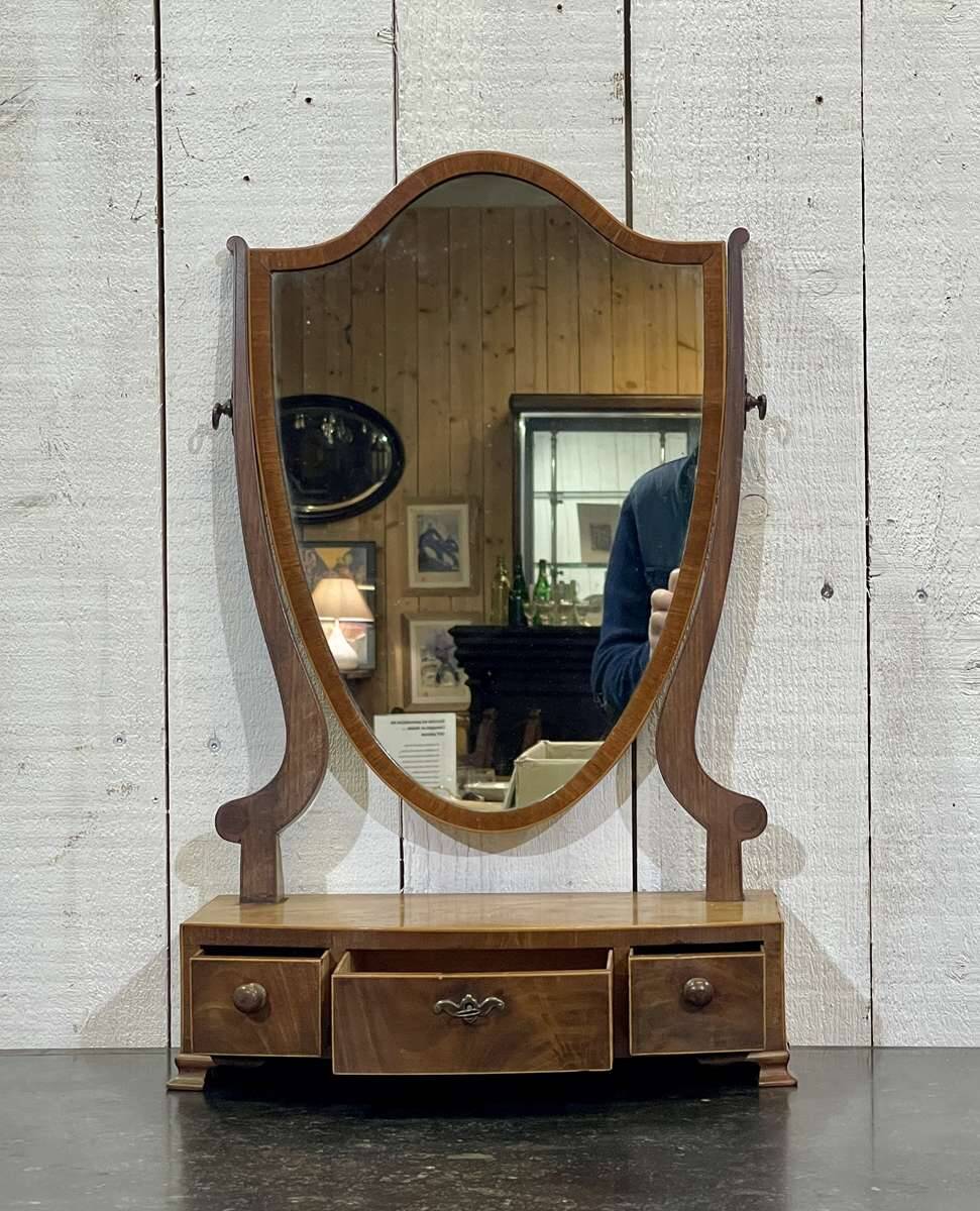English mahogany dressing table from the late 19th century.