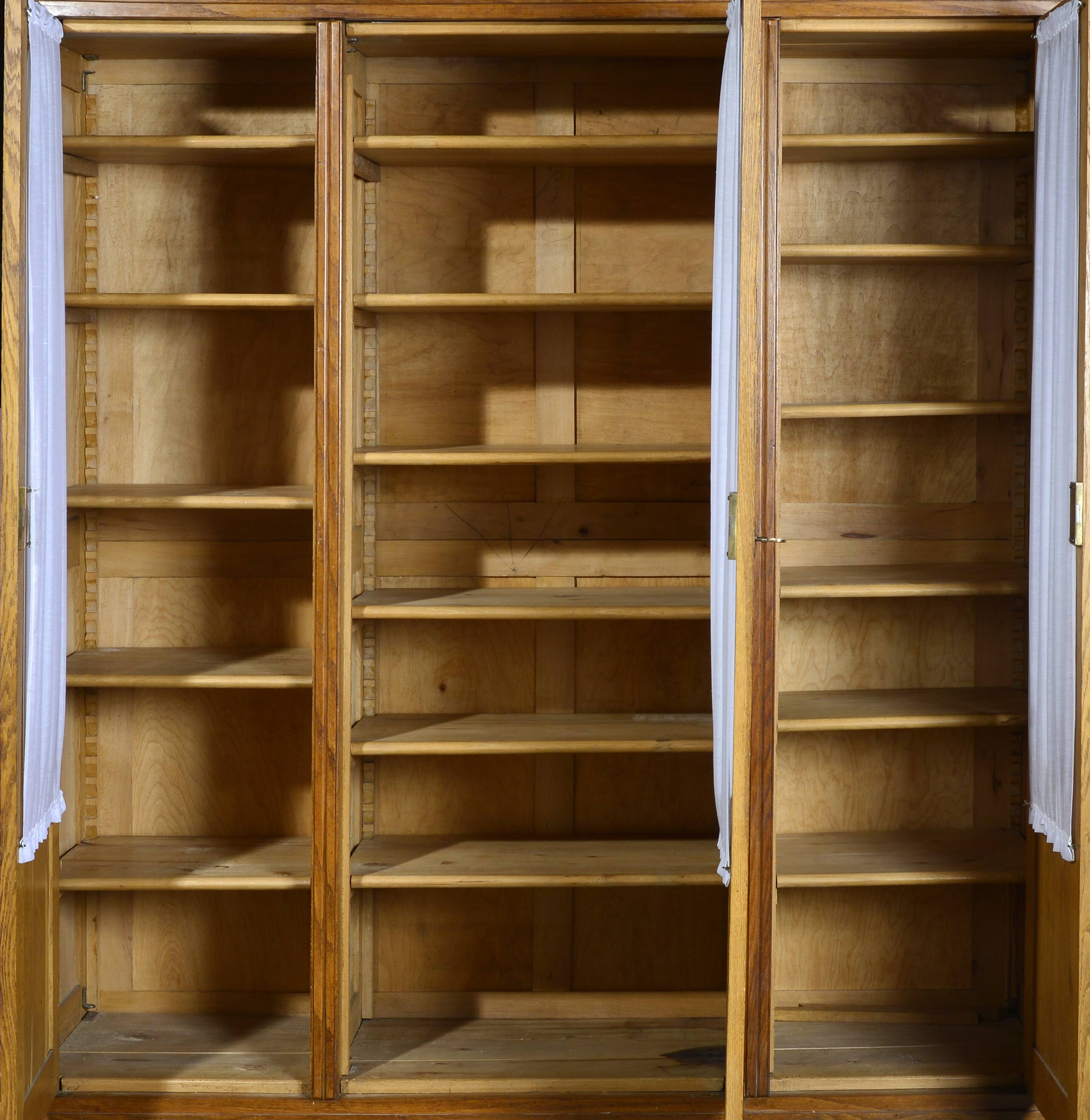 Bibliothèque ou armoire vitrée