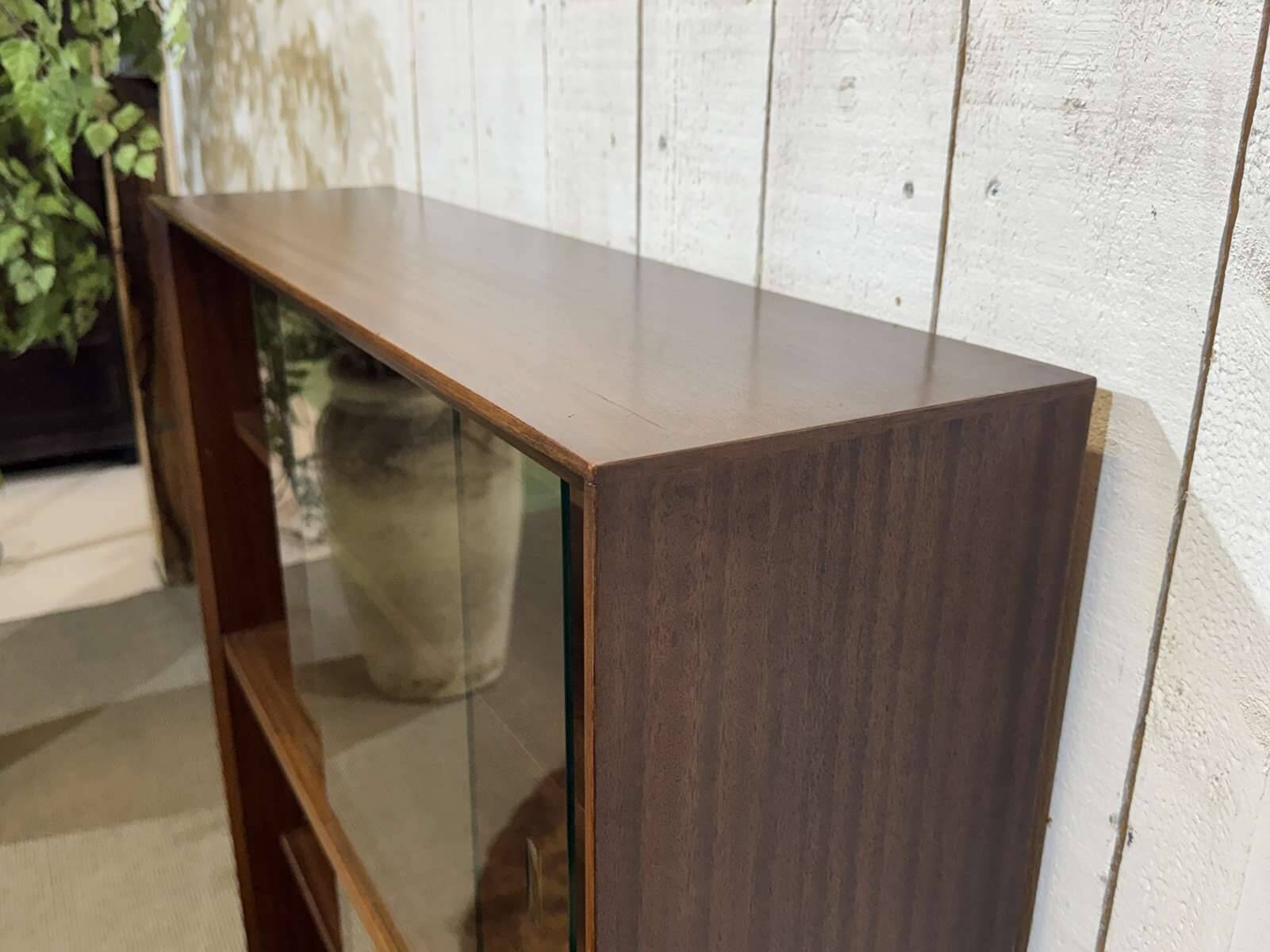 1970s English display cabinet in mahogany