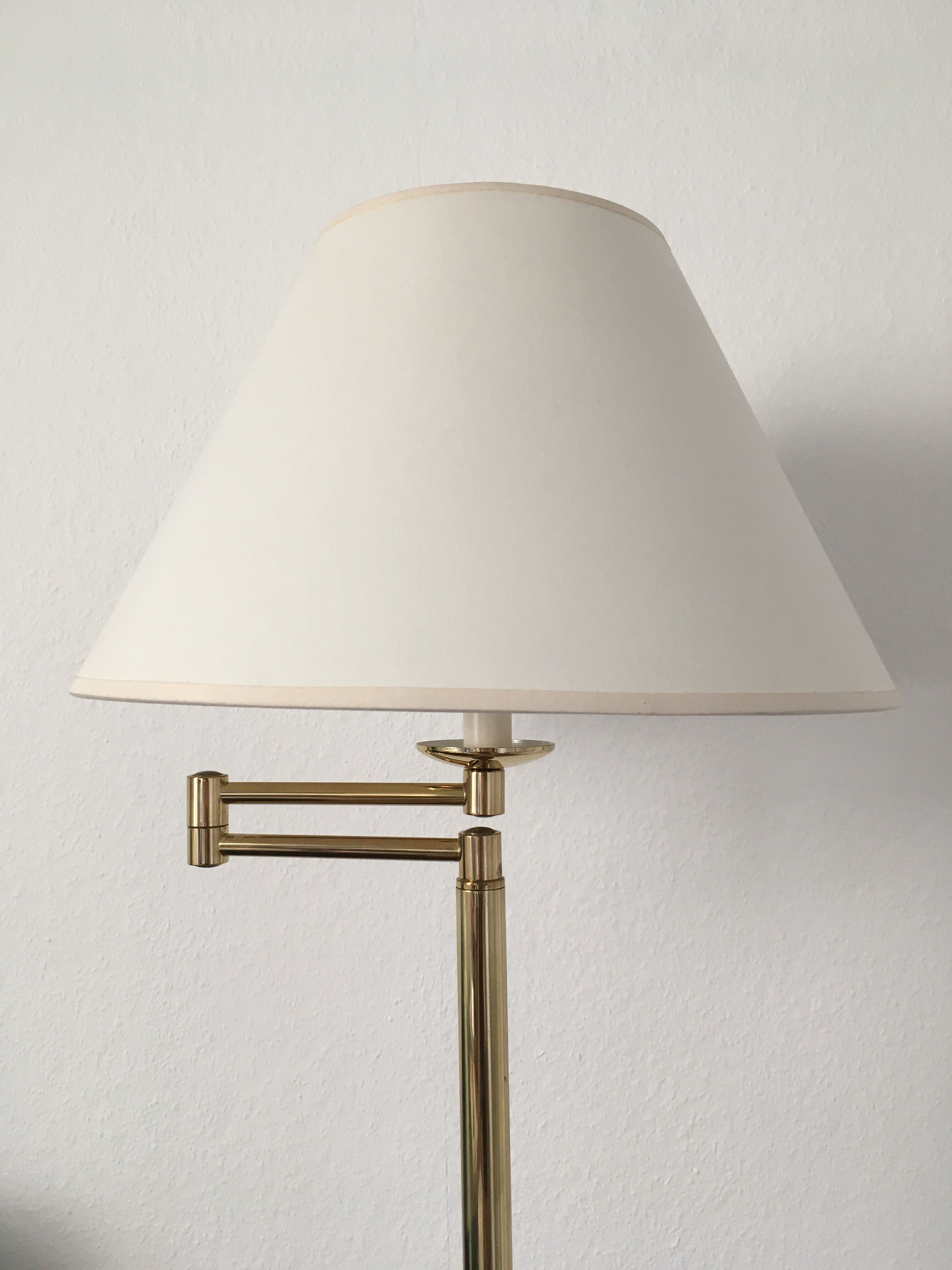 Articulated arm reader lamp