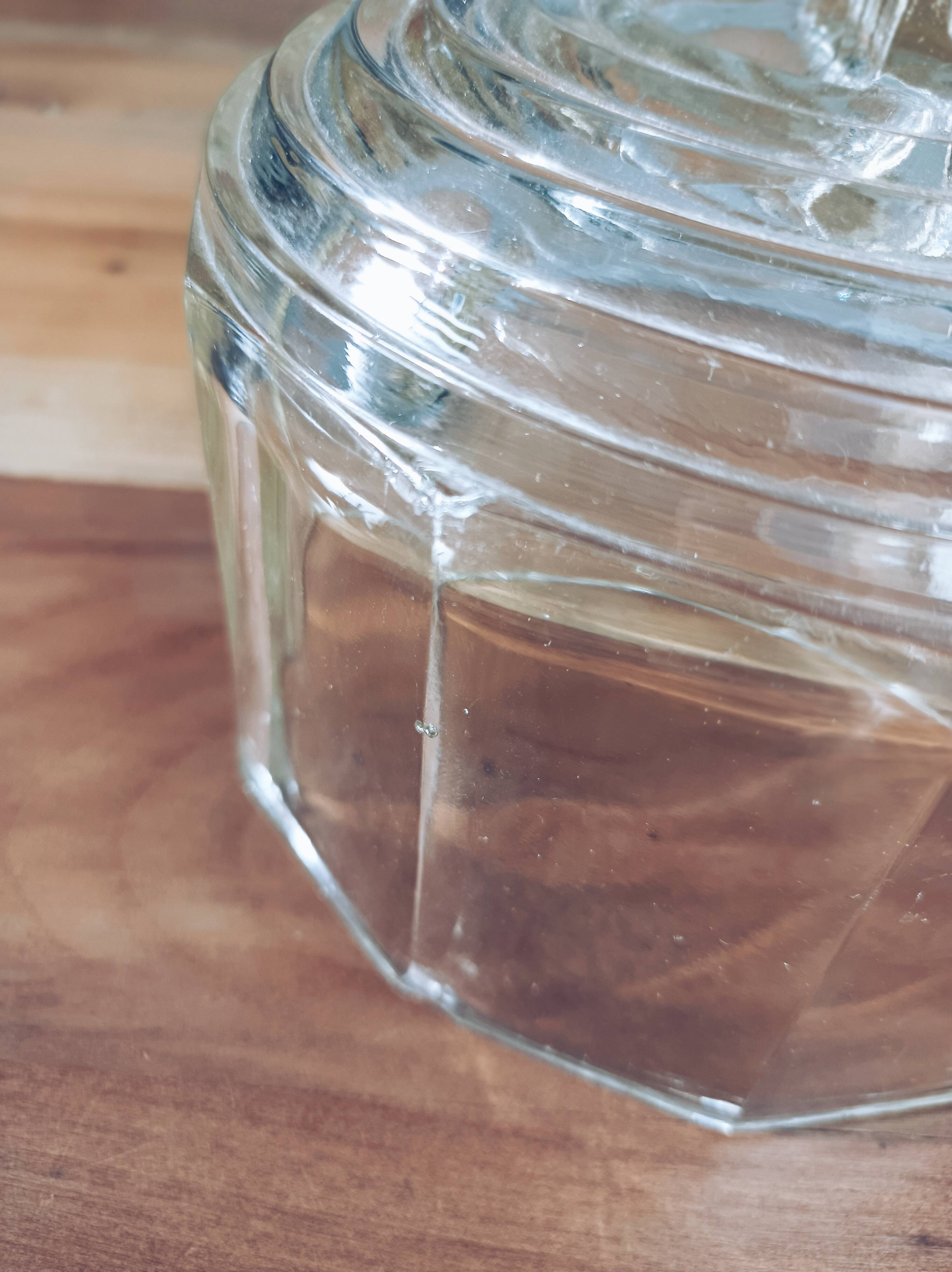 Cheese or glass cake bell