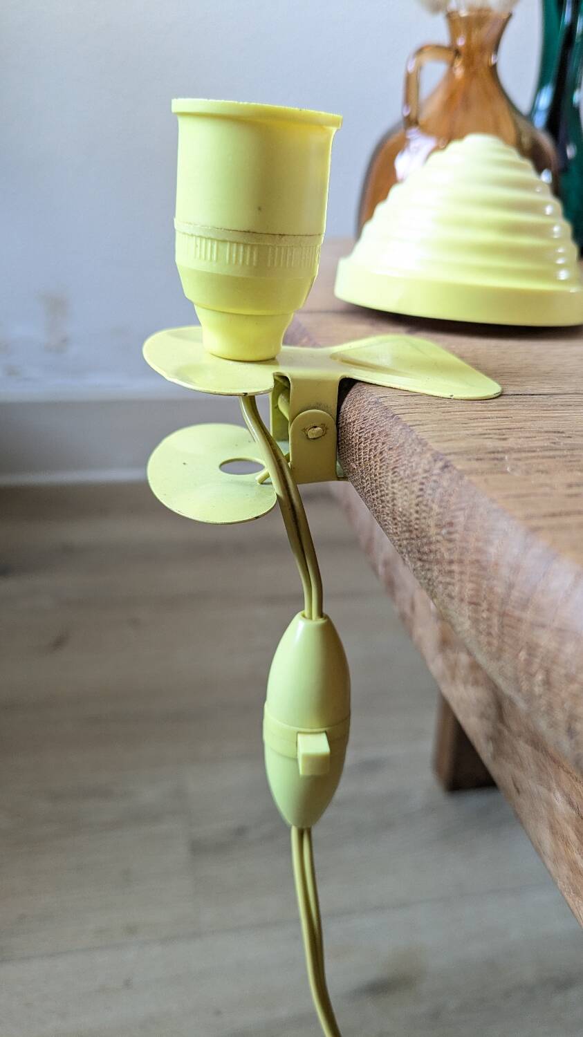 Mushroom clip lamp