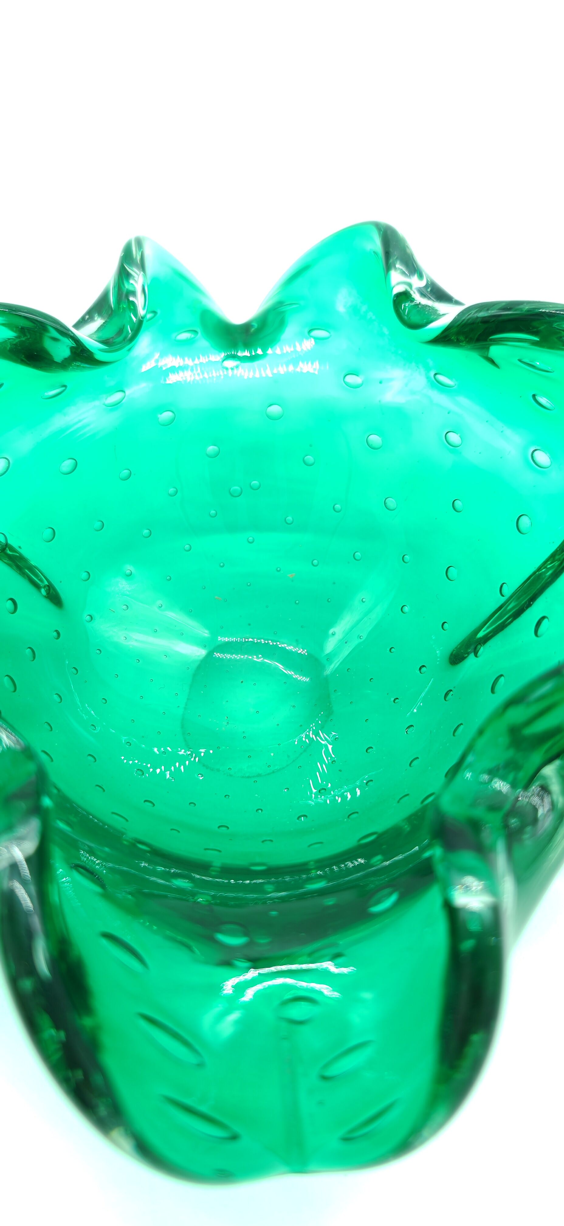 Large ashtray or empty glass pocket Murano bullicante green emeralds from the 60s