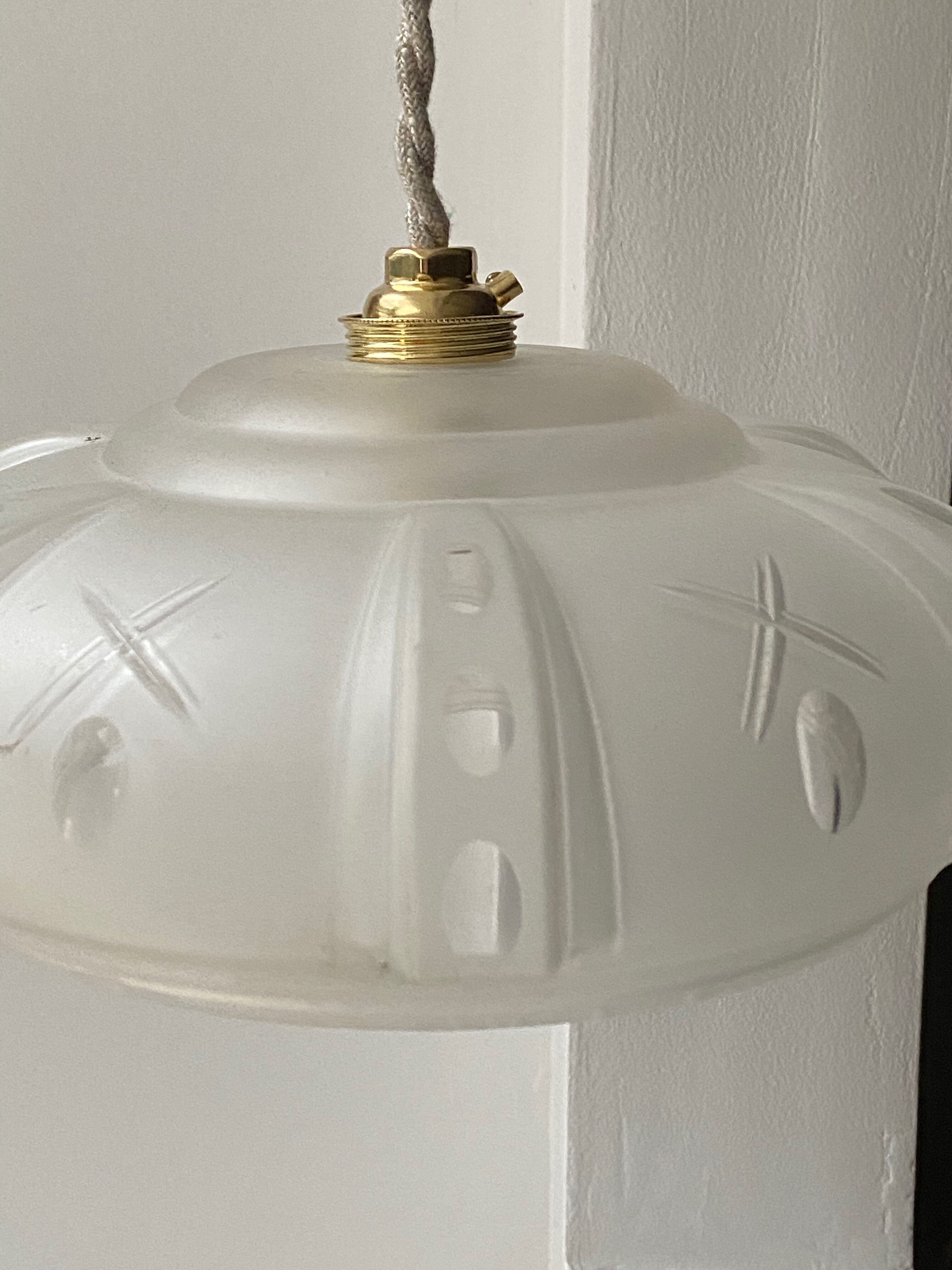 Glass suspension from the 30s