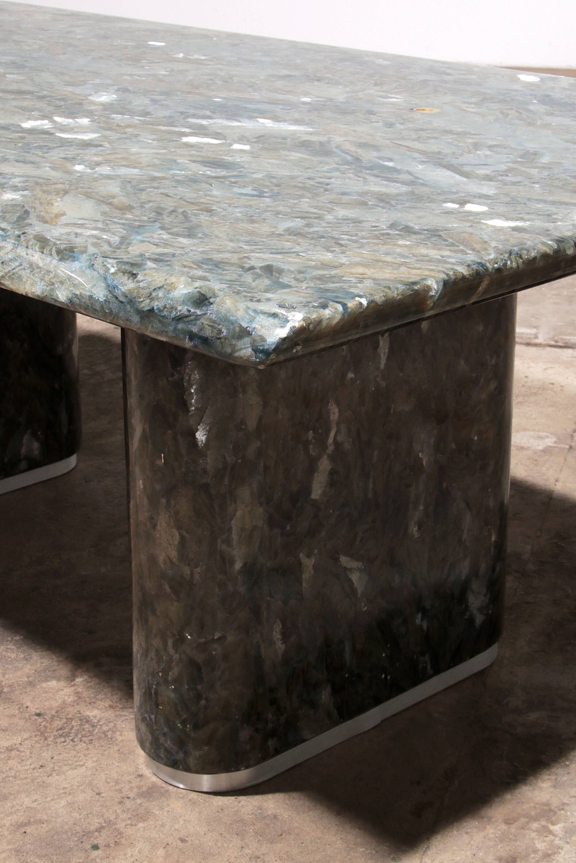 Table basse vintage en pierre naturelle italienne – Design élégant et long