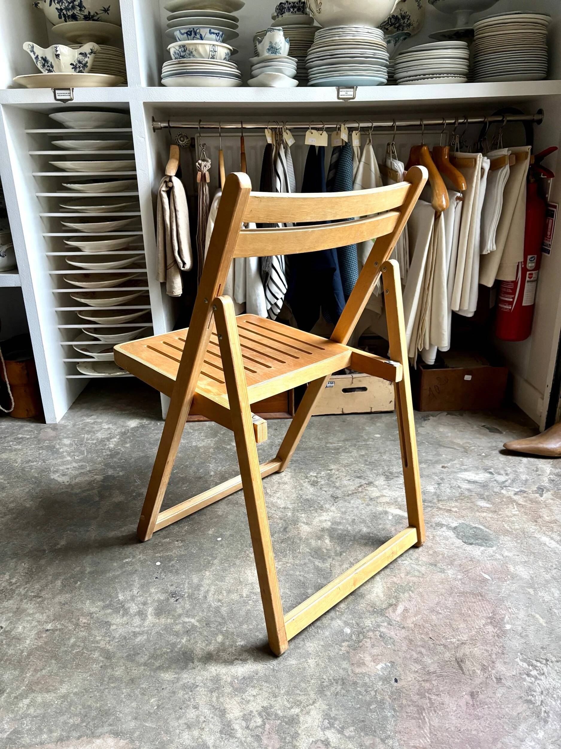 Folding chair in light wood