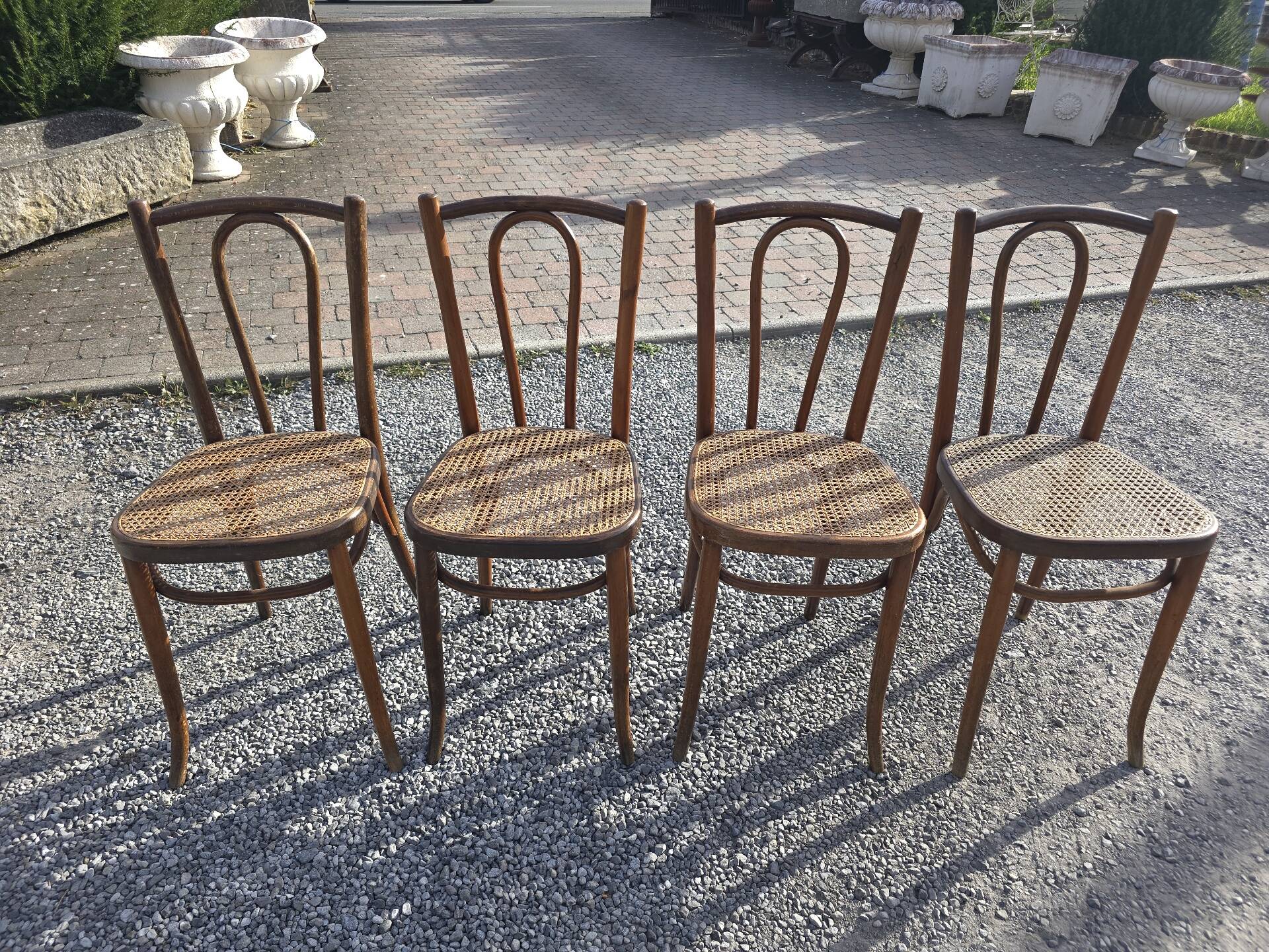 4 chaises de bistrot en bois courbé et cannage