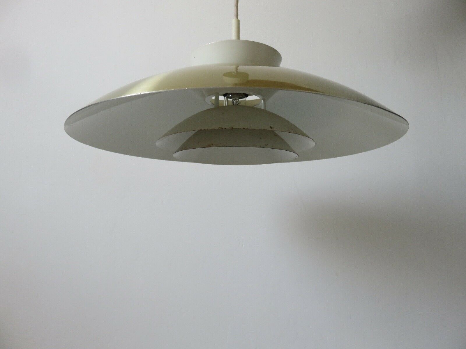 Suspension scandinave aluminium doré années 70