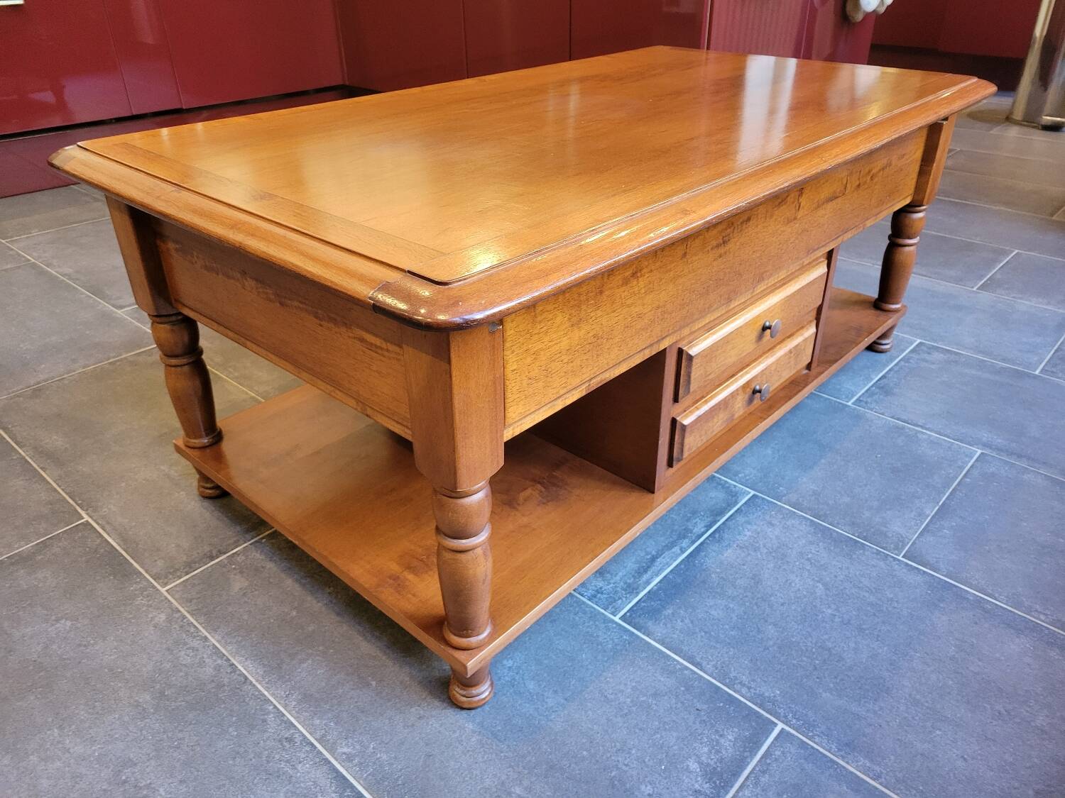 Cocktail coffee table in cherry wood