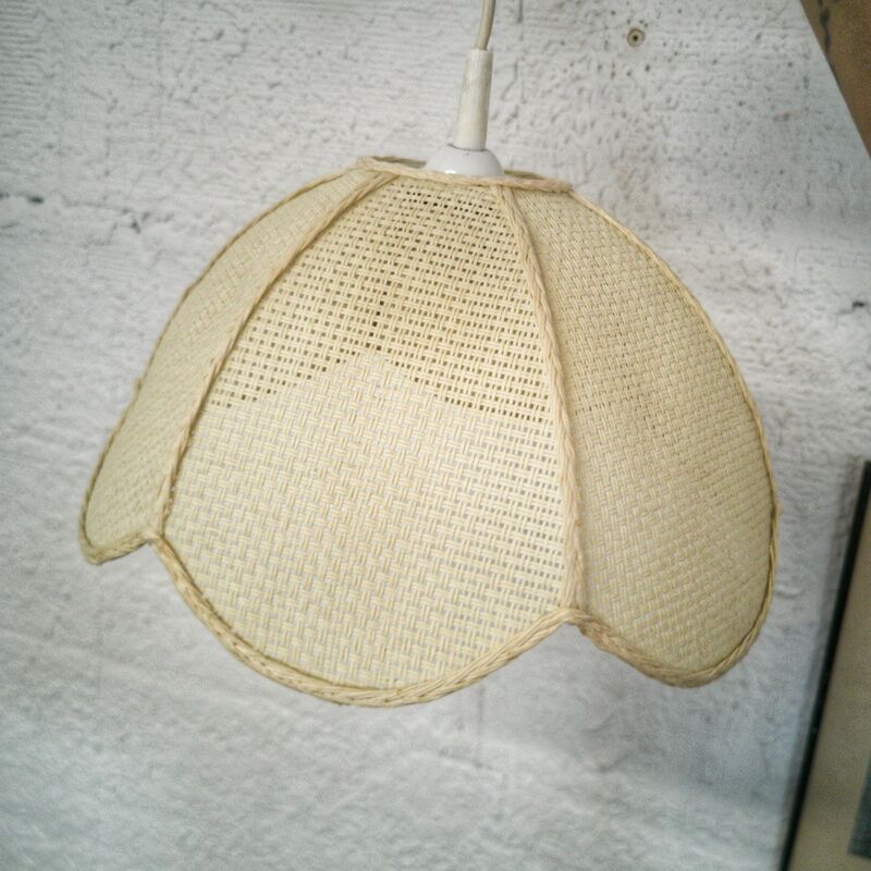 Vintage flower suspension