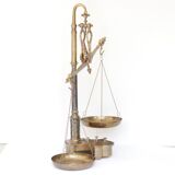 Balance d'apothicaire en bronze et laiton avec ses poids