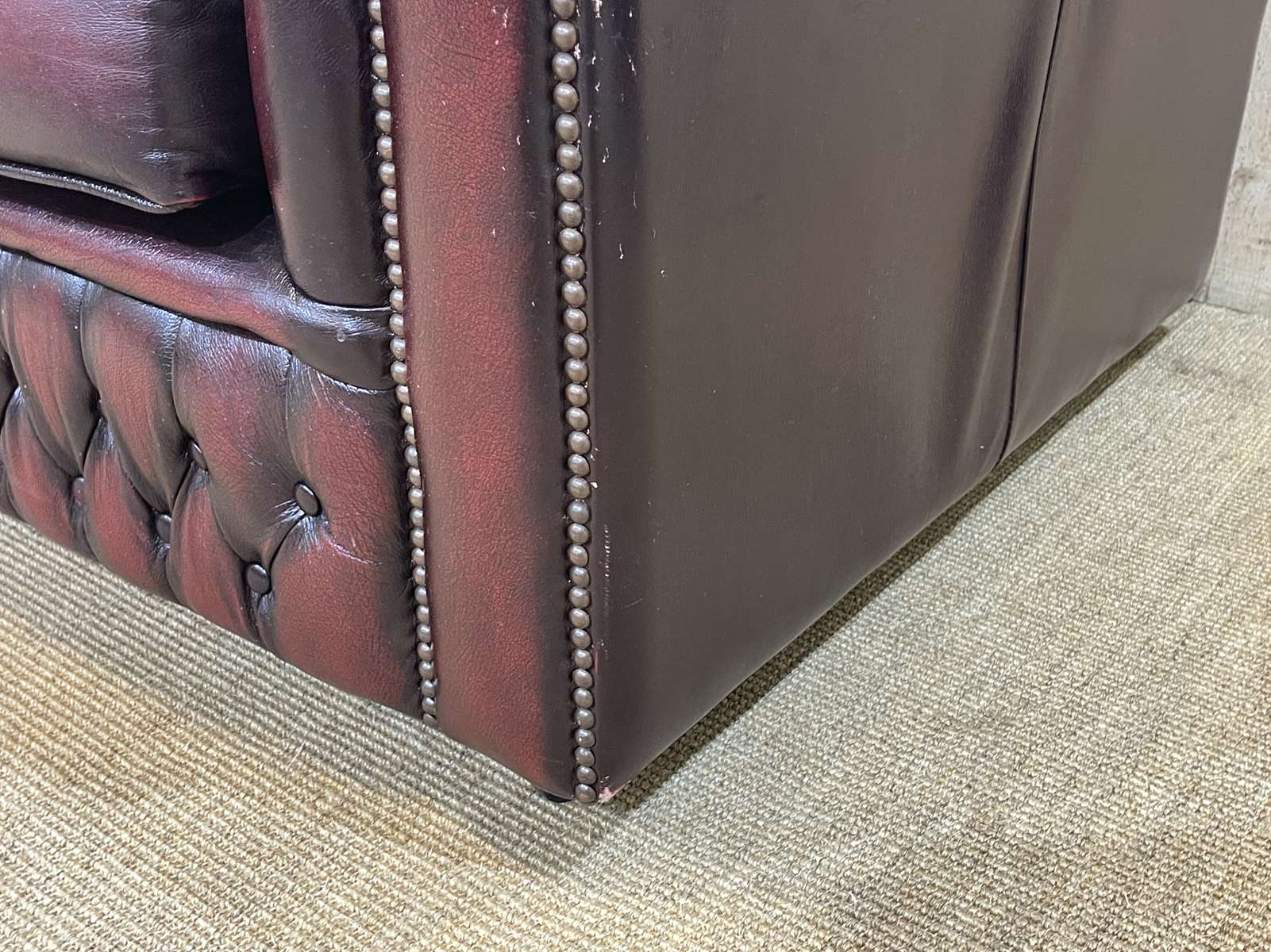 Chesterfield sofa in red leather 3 places from the 70s