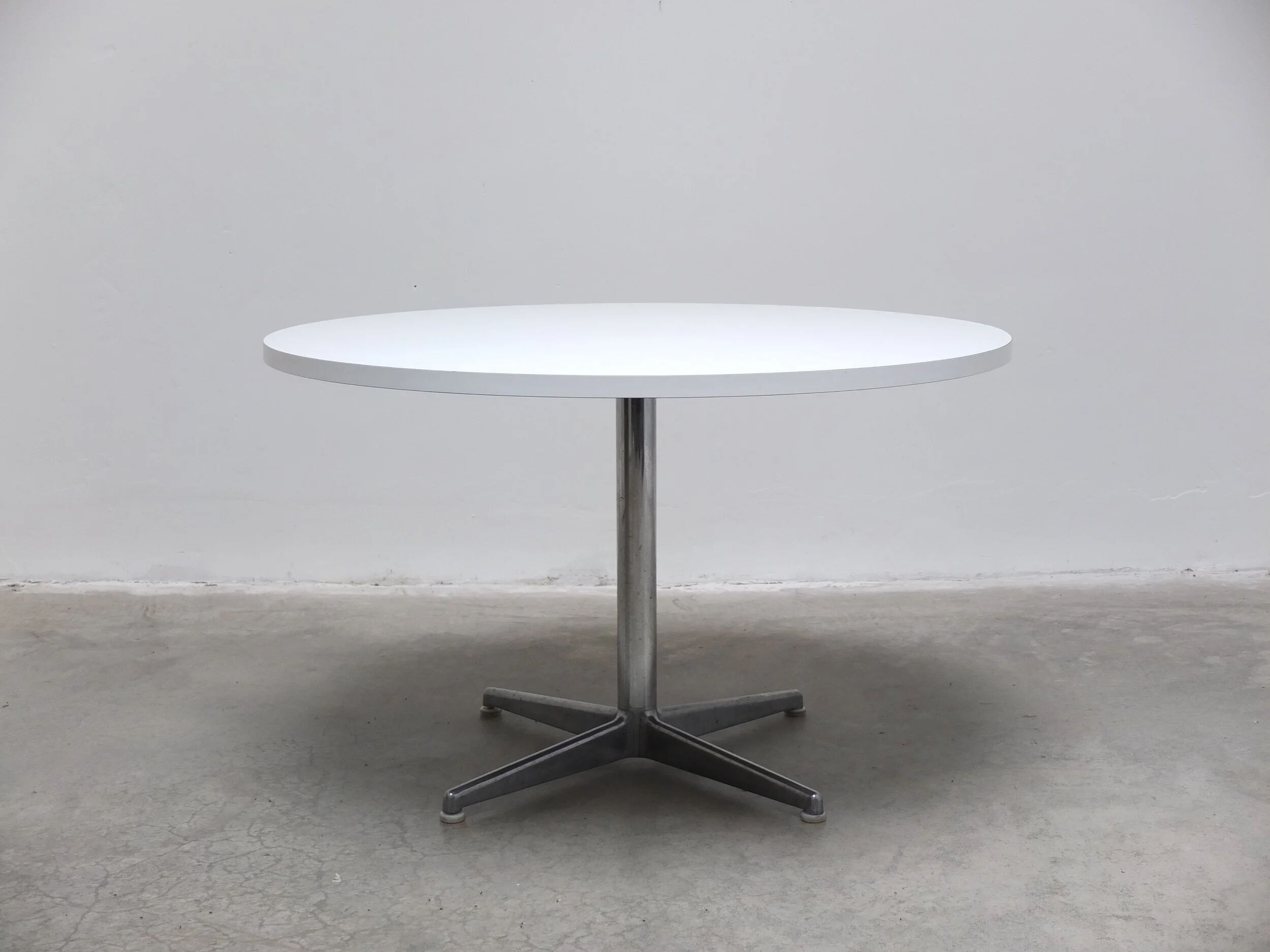 Round Space Age dining table, 1970s