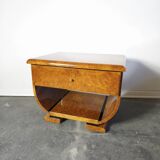 Paire de tables de chevet Art déco en ronce de noyer et laiton