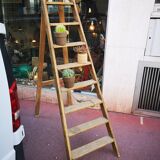 Escabeau en bois ancien