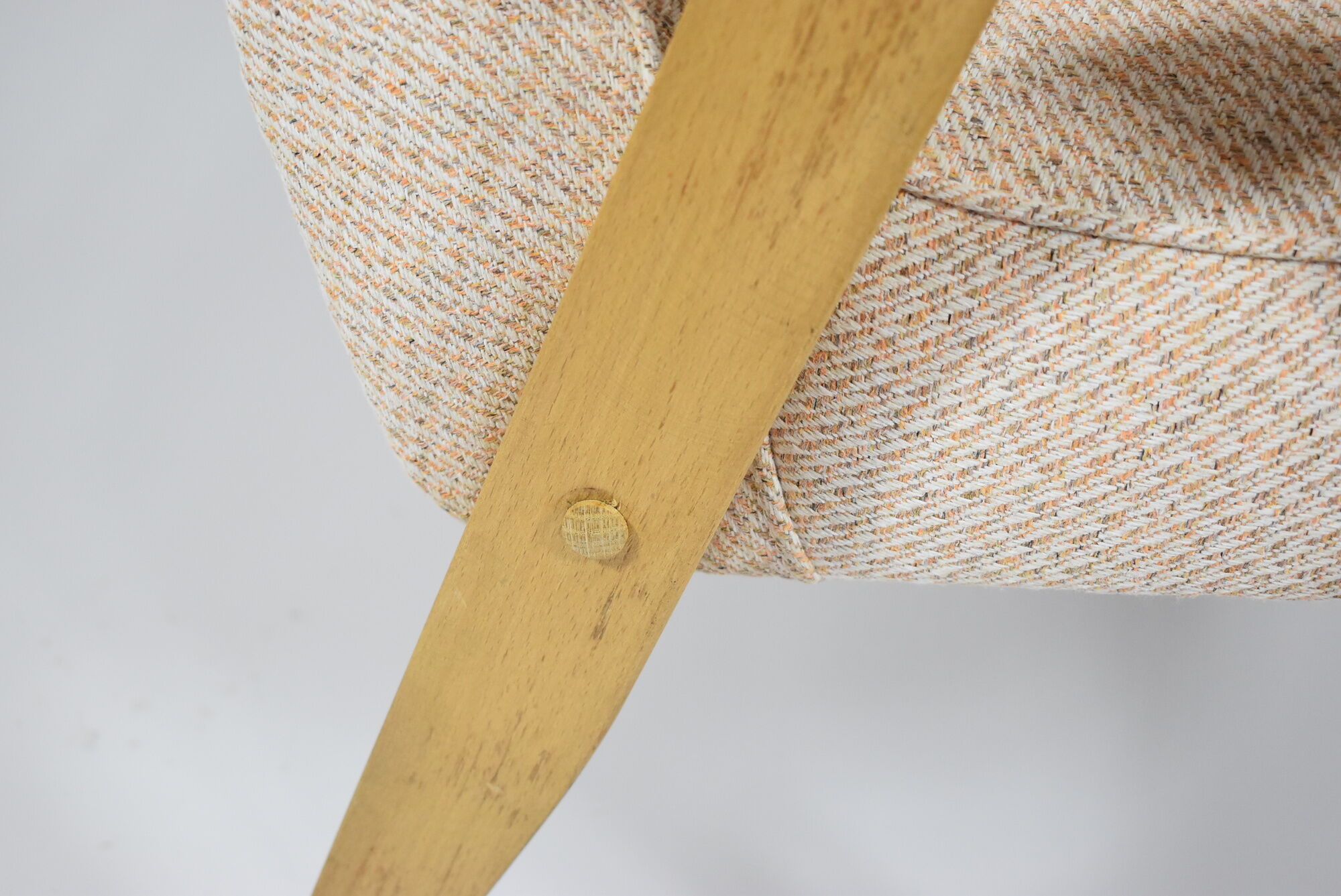 Fauteuil vintage 366 Pologne années 60 J. Chierowski, tissu beige