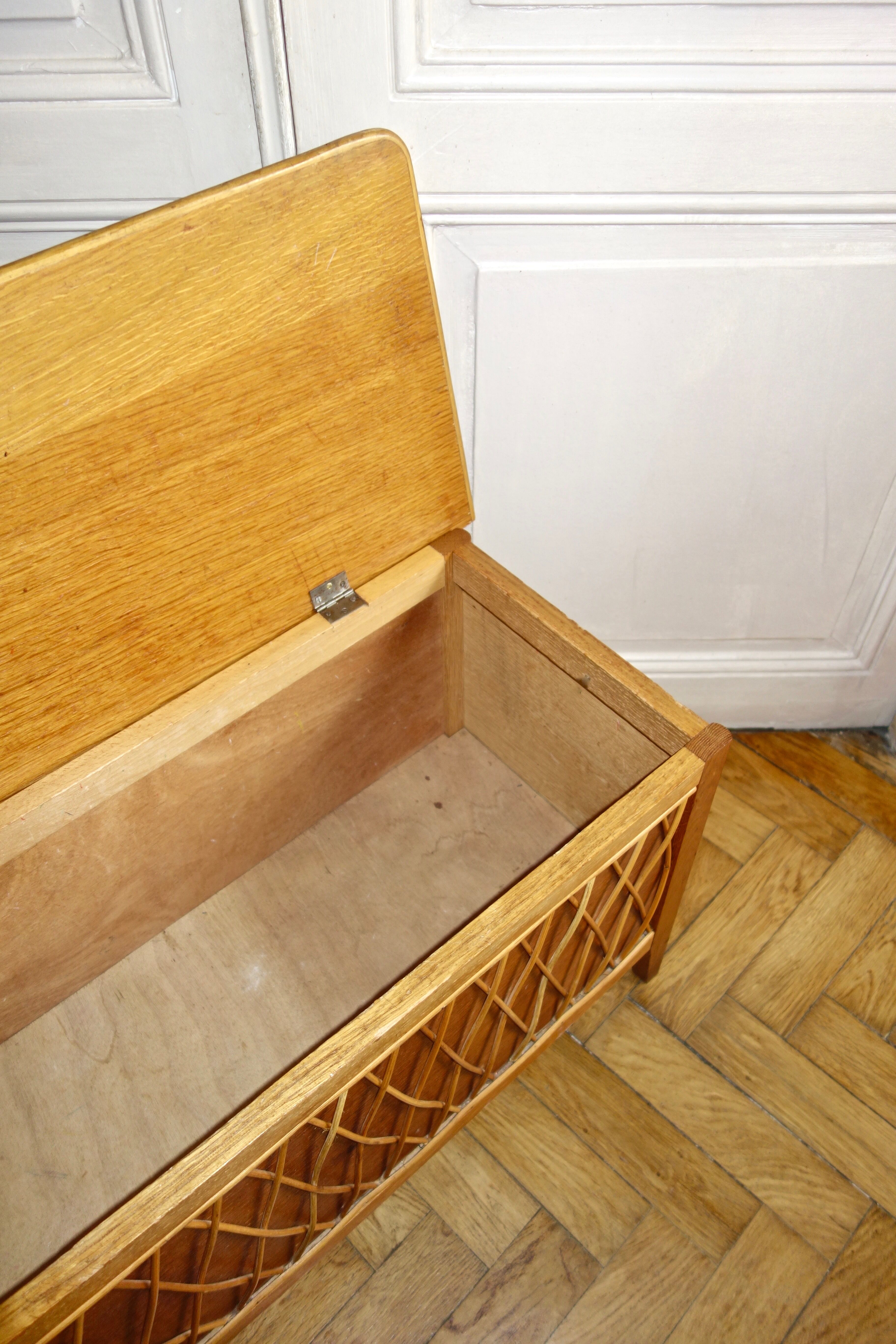 Oak bench chest and rattan of the years 1950