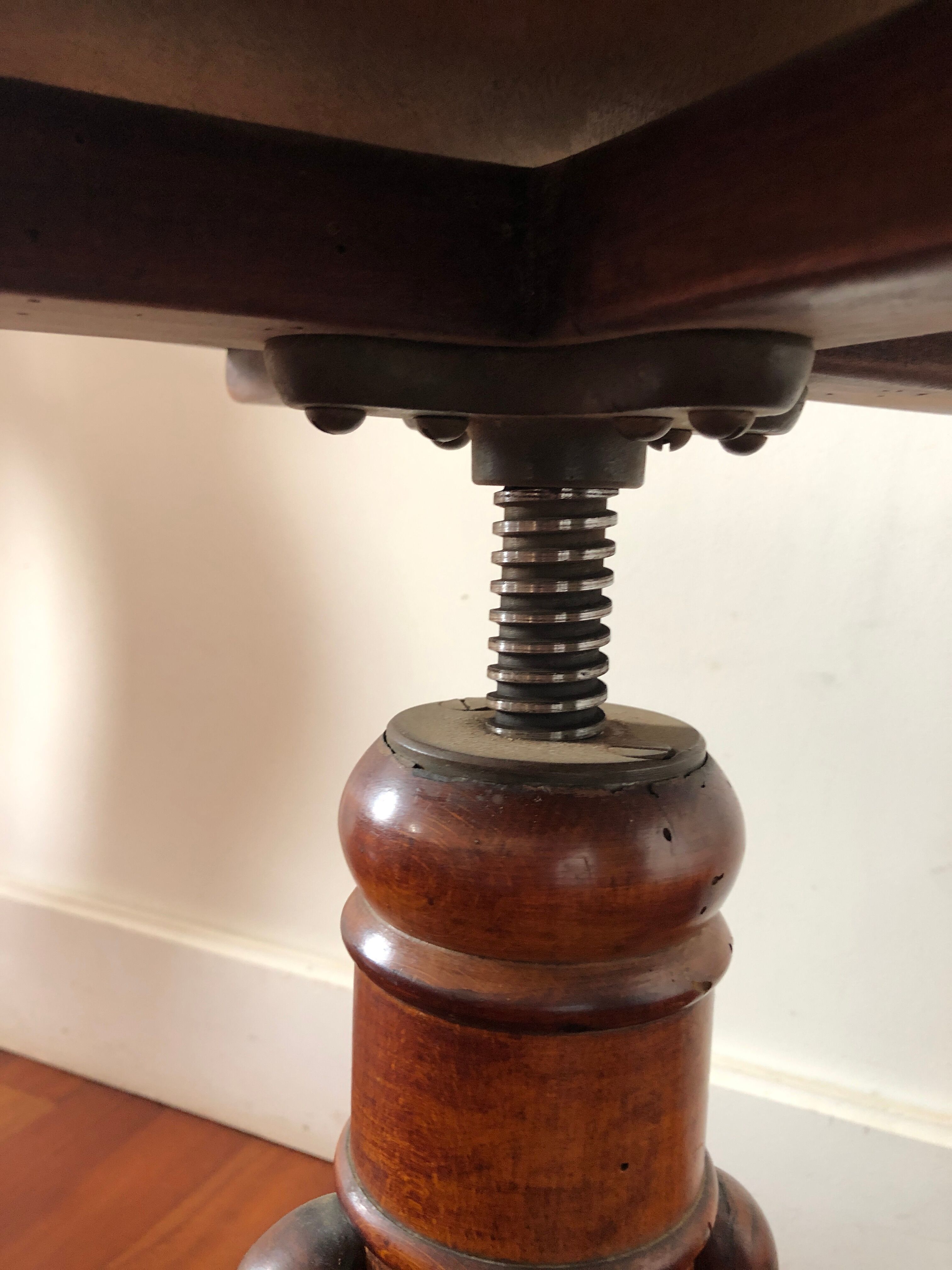 Adjustable stool Thonet