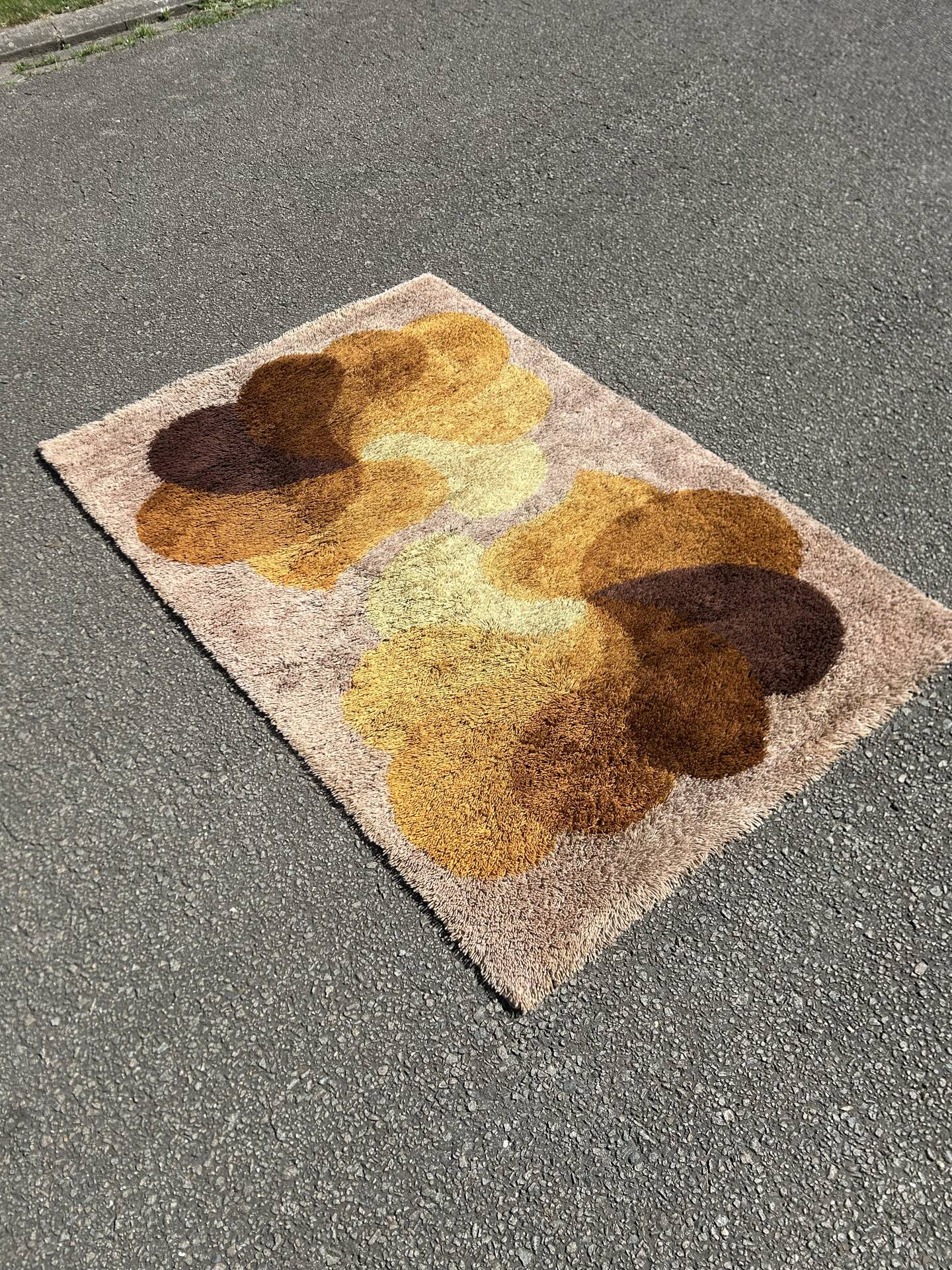 Vintage space age Desso carpet