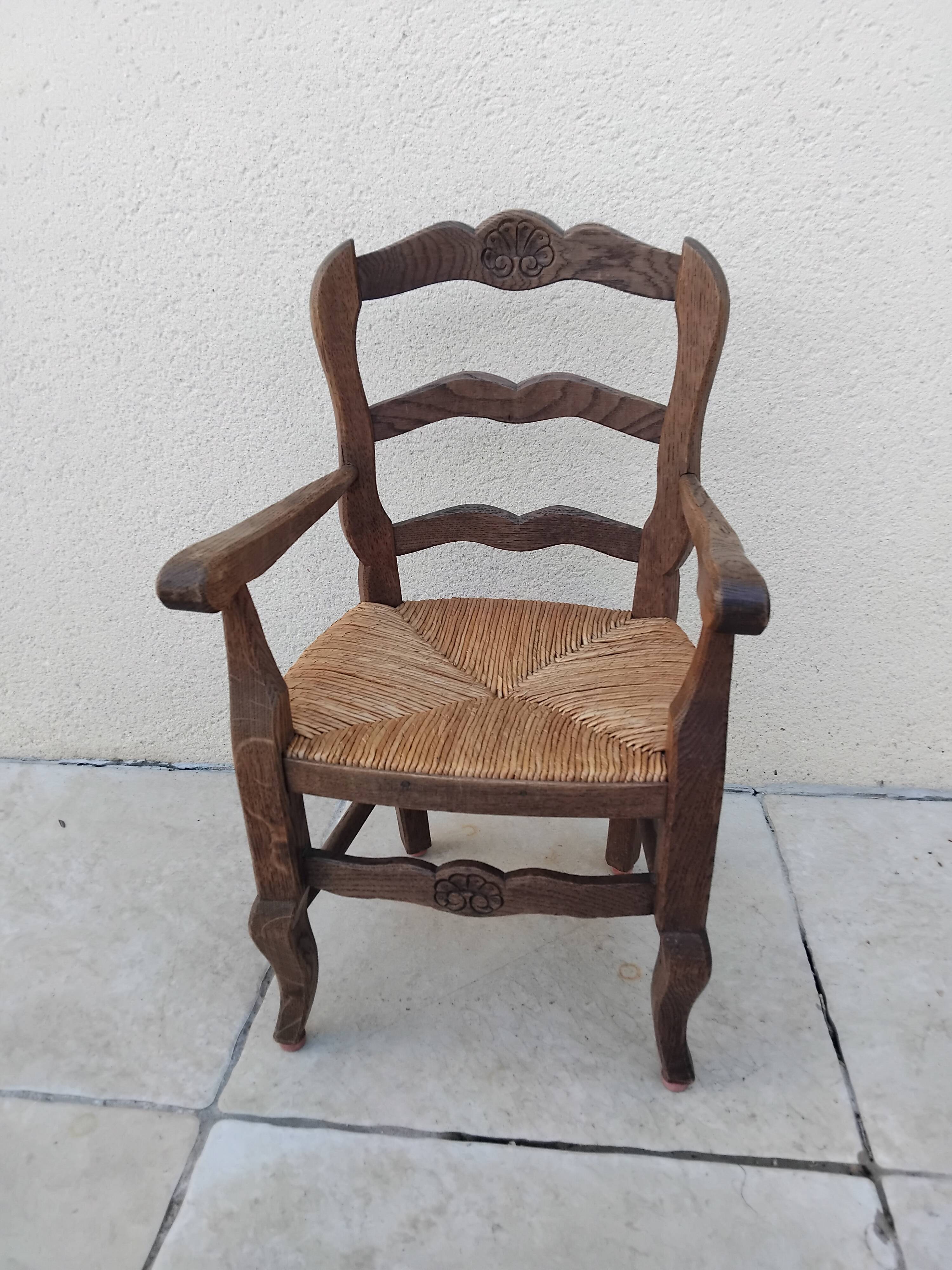 Chaise enfant vintage provençale en chêne