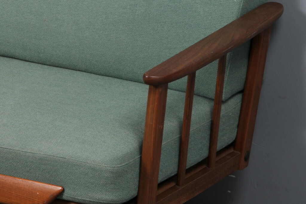 Daybed for France & Son