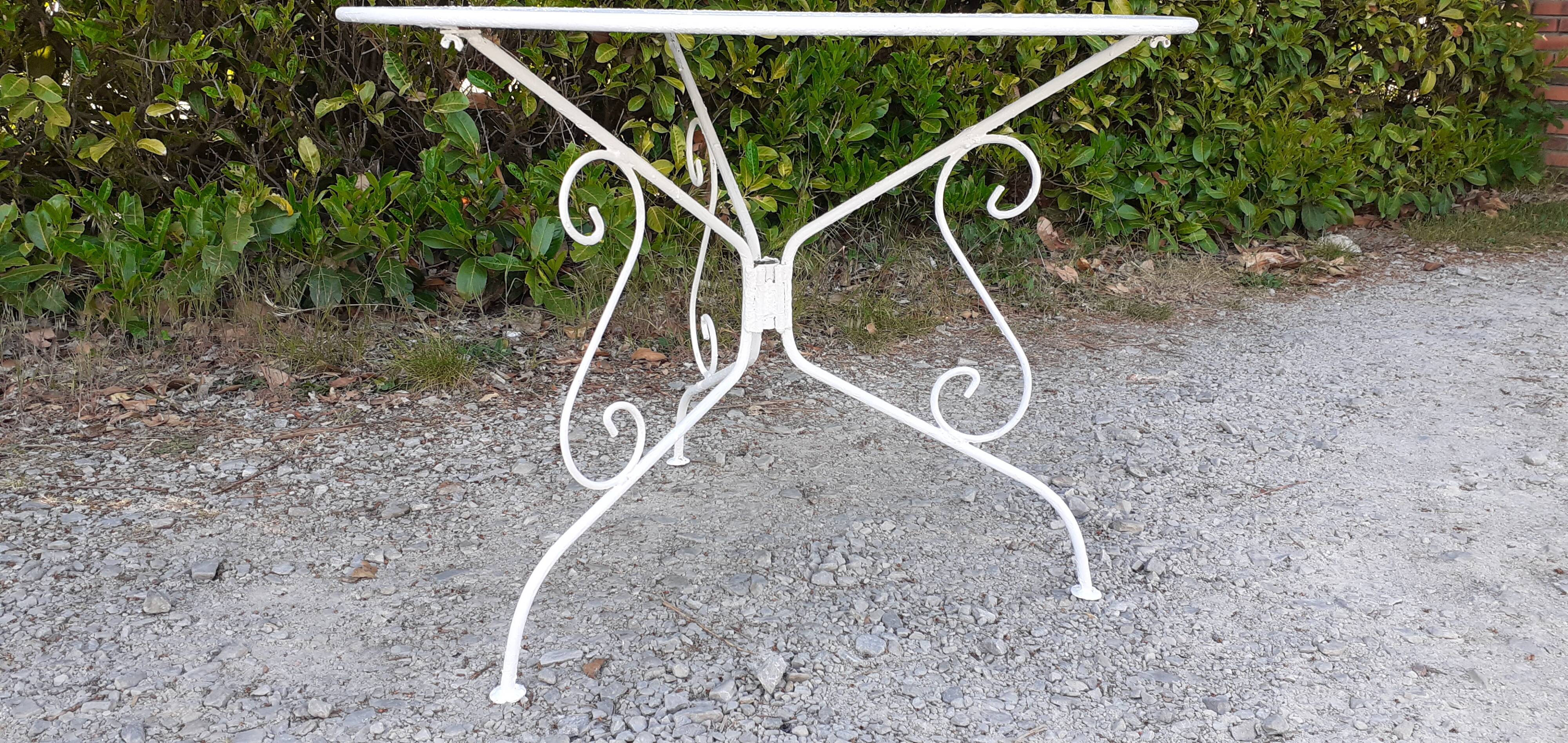 Salon de jardin 1 table 3 chaises 1 fauteuil fer forgé blanc ancien