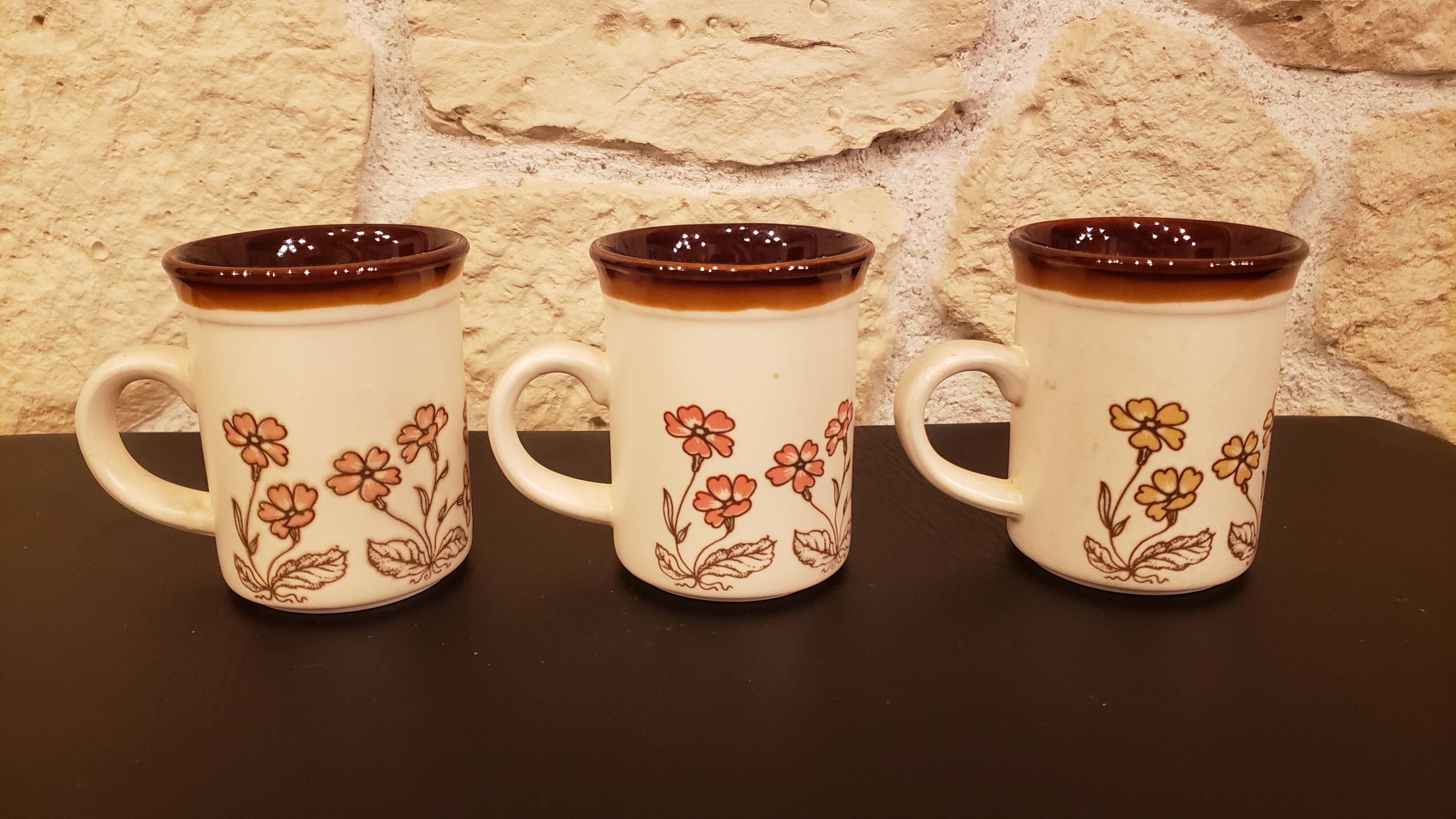 3 vintage BILTONS mugs