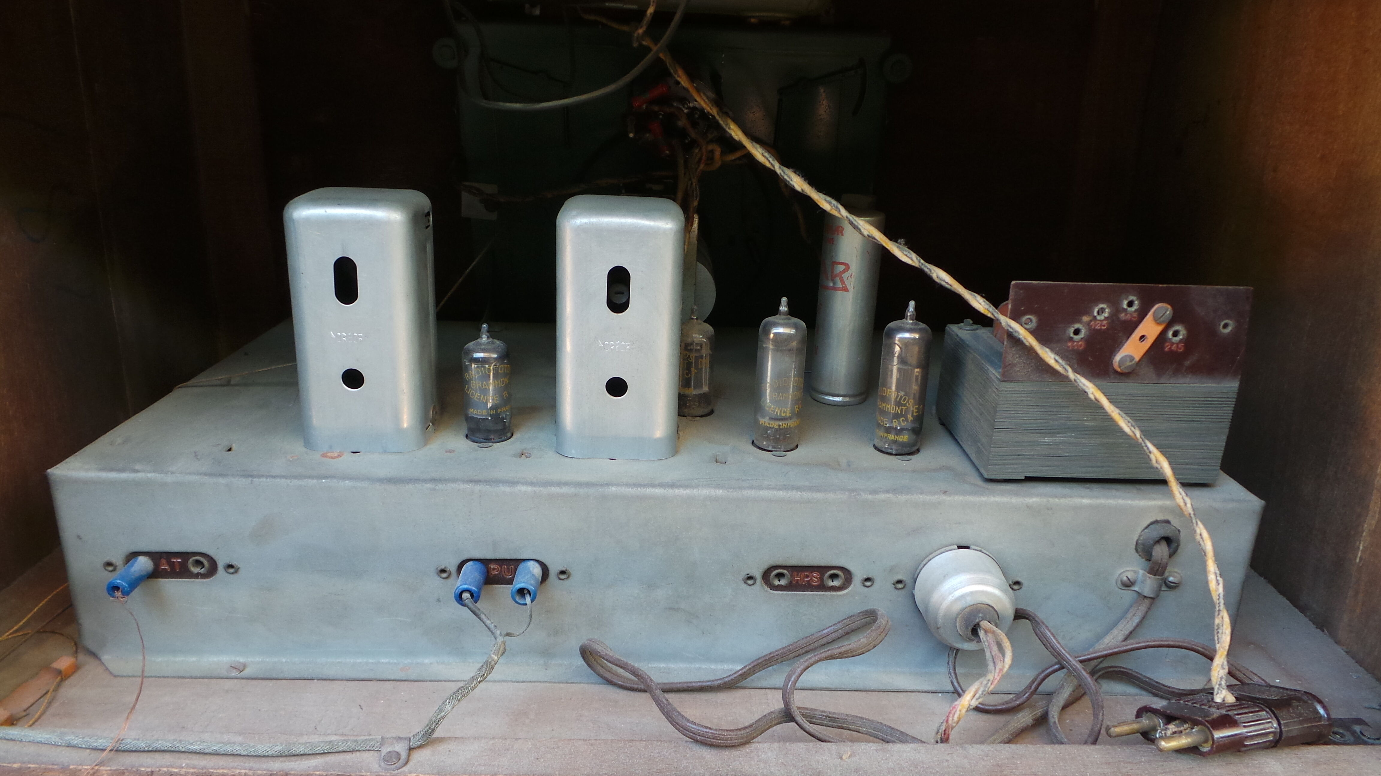 Rayonde vintage vinyl radio cabinet 30s