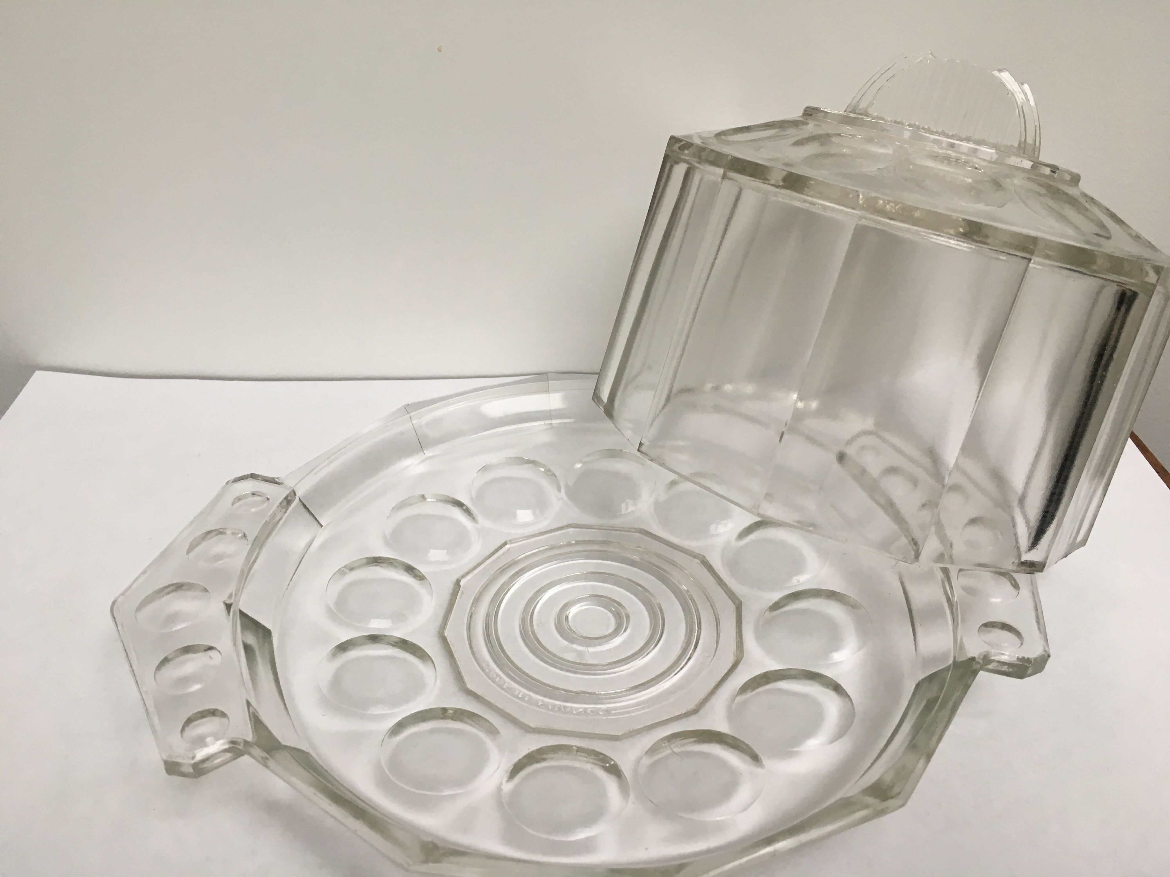 Plat à gateau rétro avec cloche