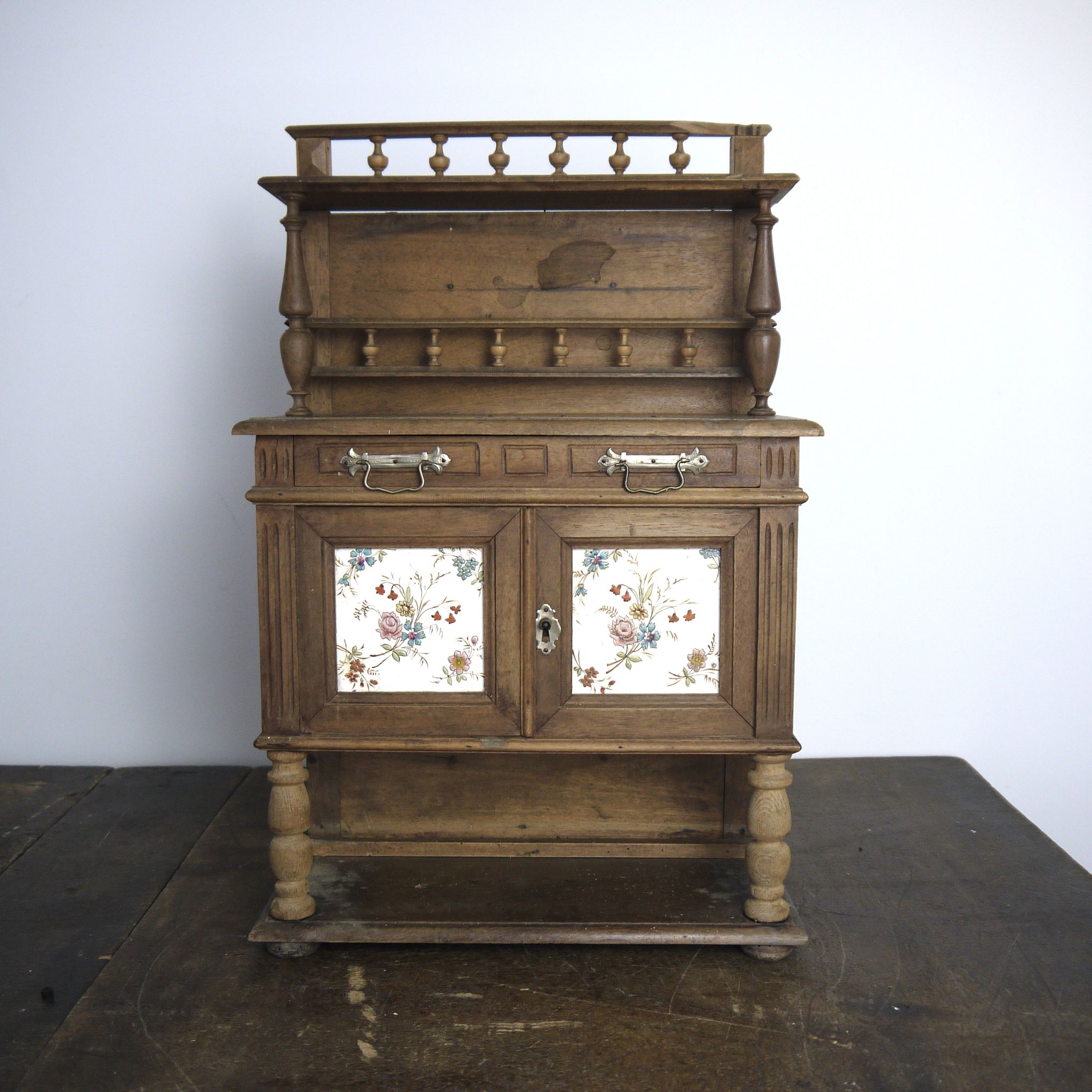 Vaisselier miniature en bois