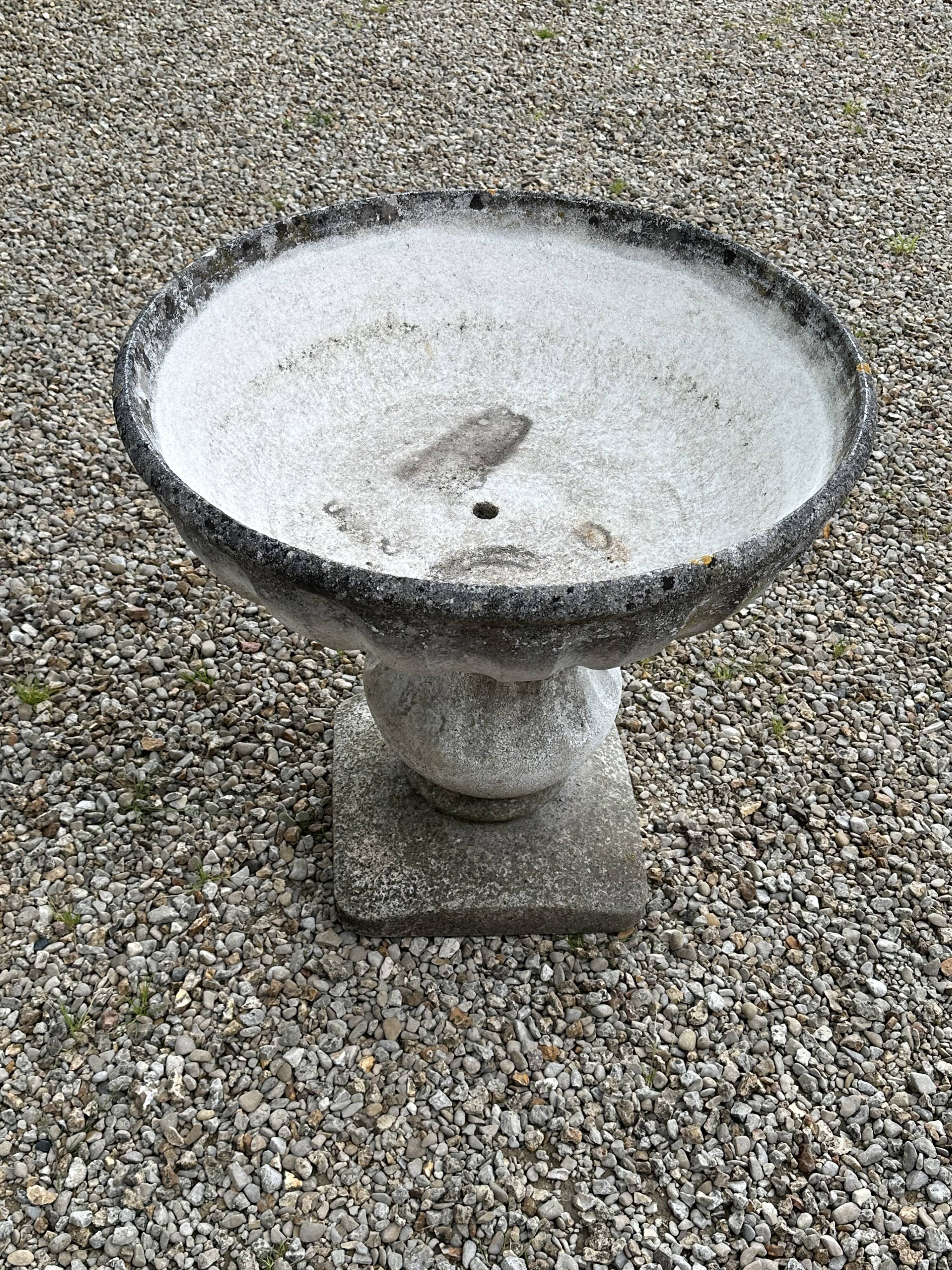 Vintage 80'S cement planter basin