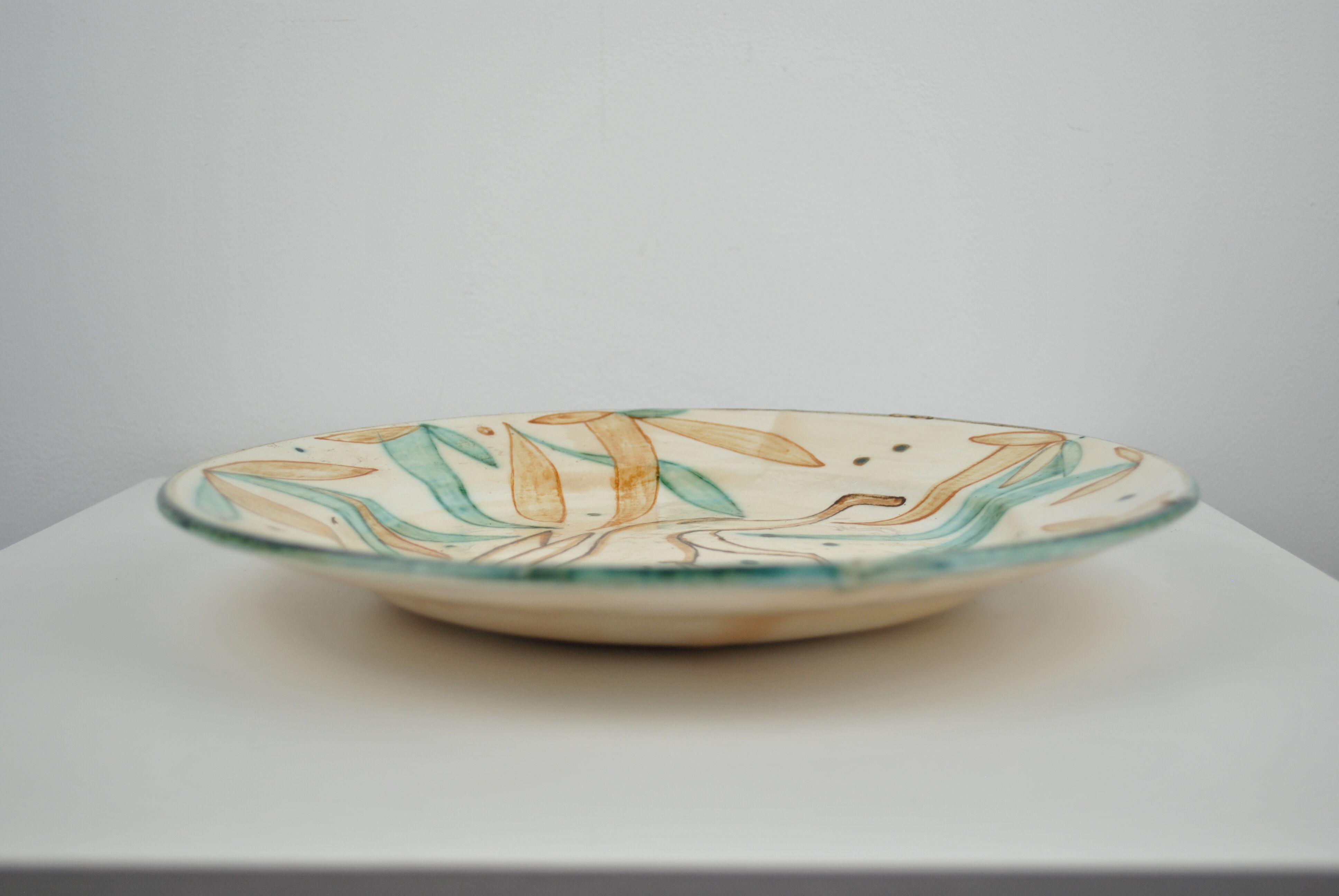 Assiette décorative en faience du monastere de Bethleem 1970