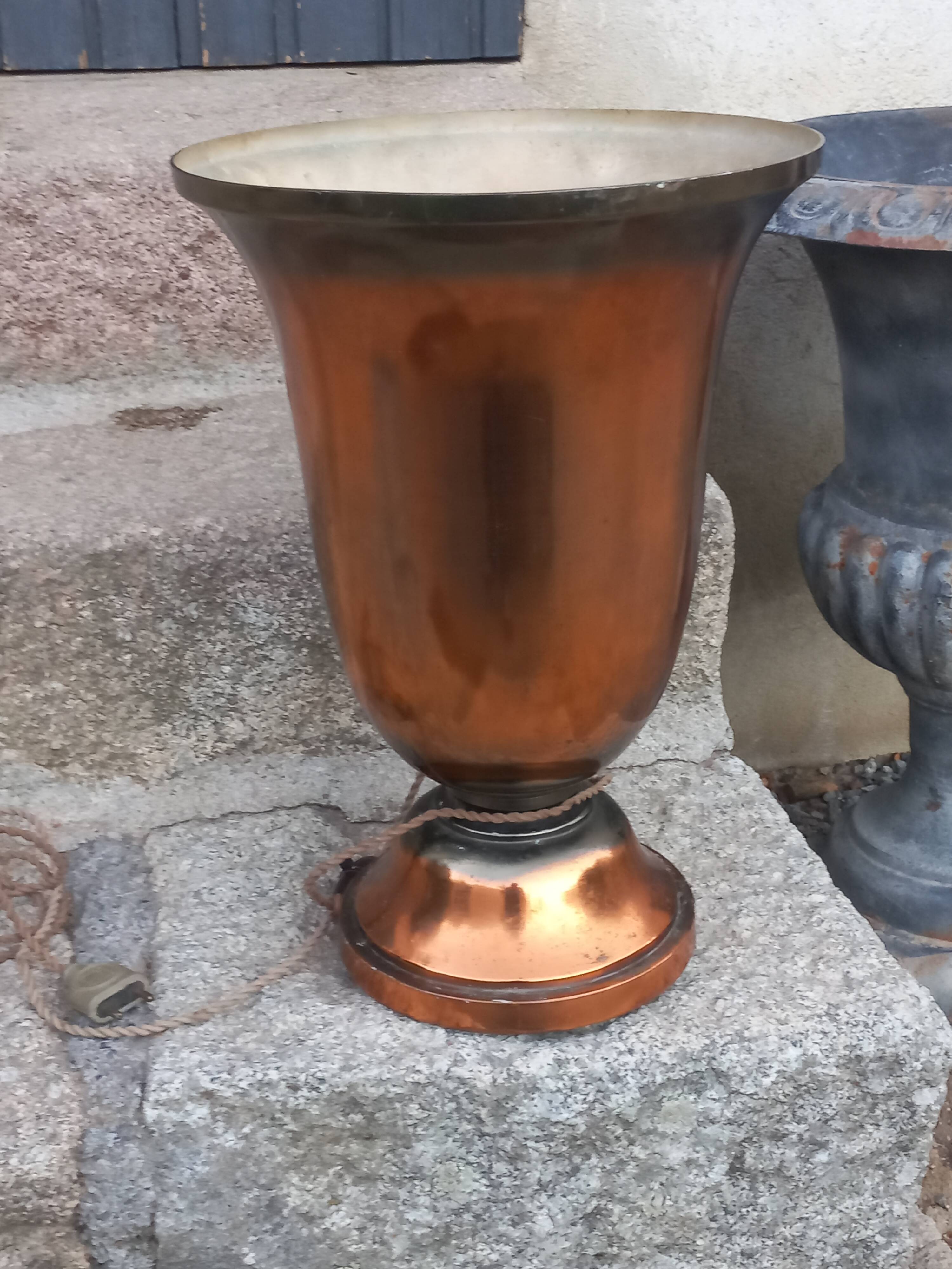 Art Deco tulip lamp in copper metal, 42.5cm from the 1930s.