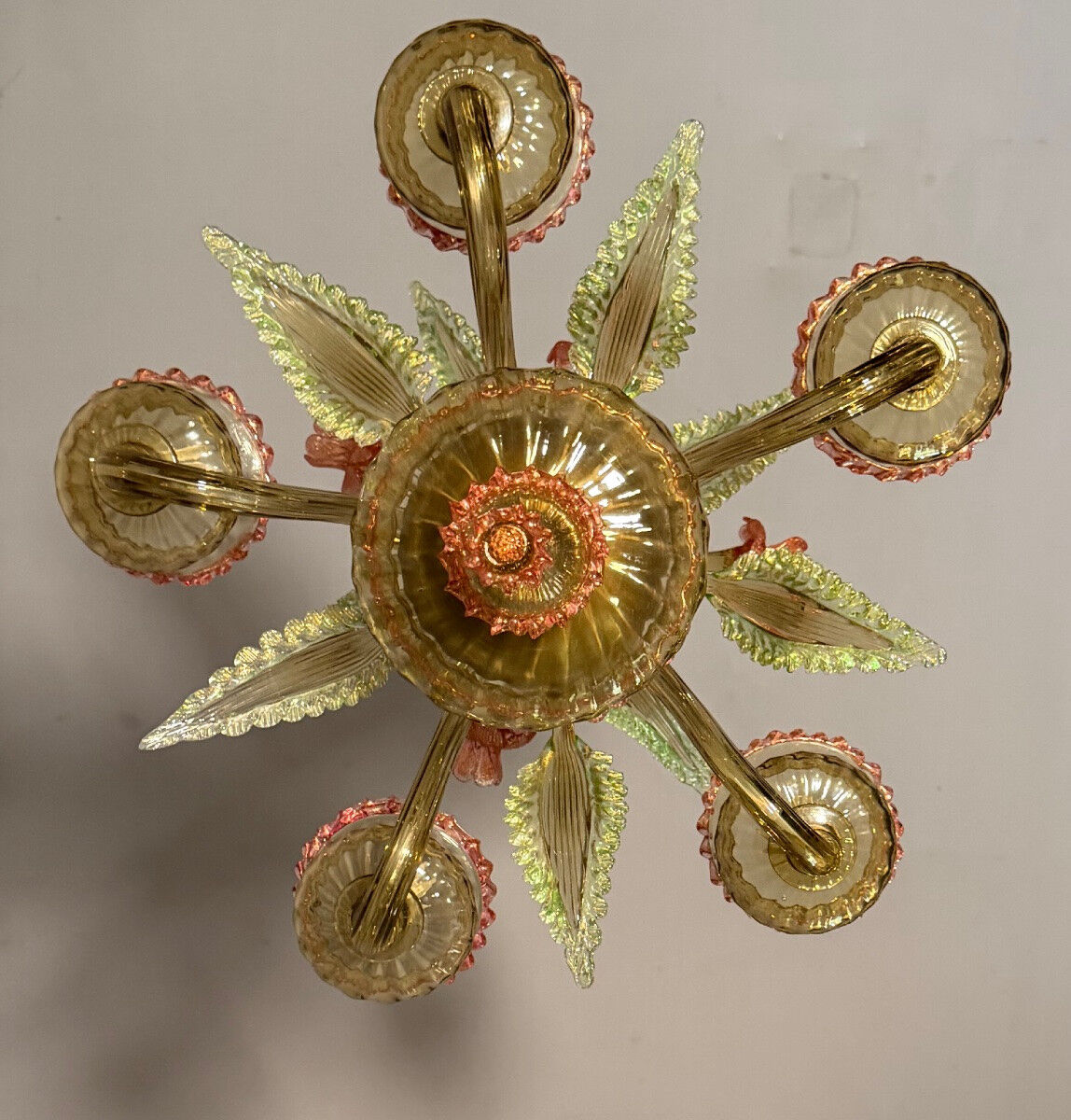 Venetian chandelier in green and red Murano glass, circa 1940.