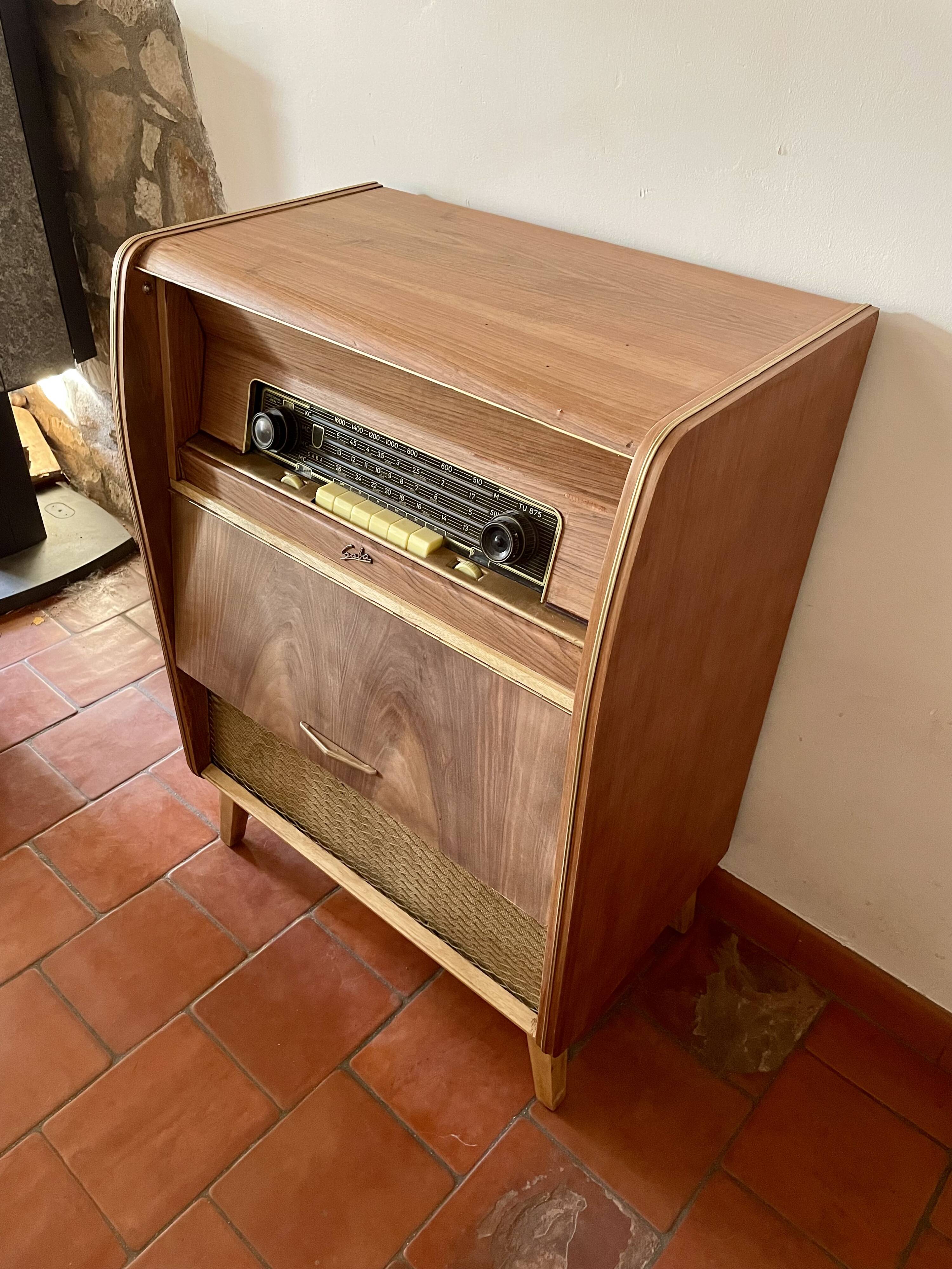 Vinyl player radio unit