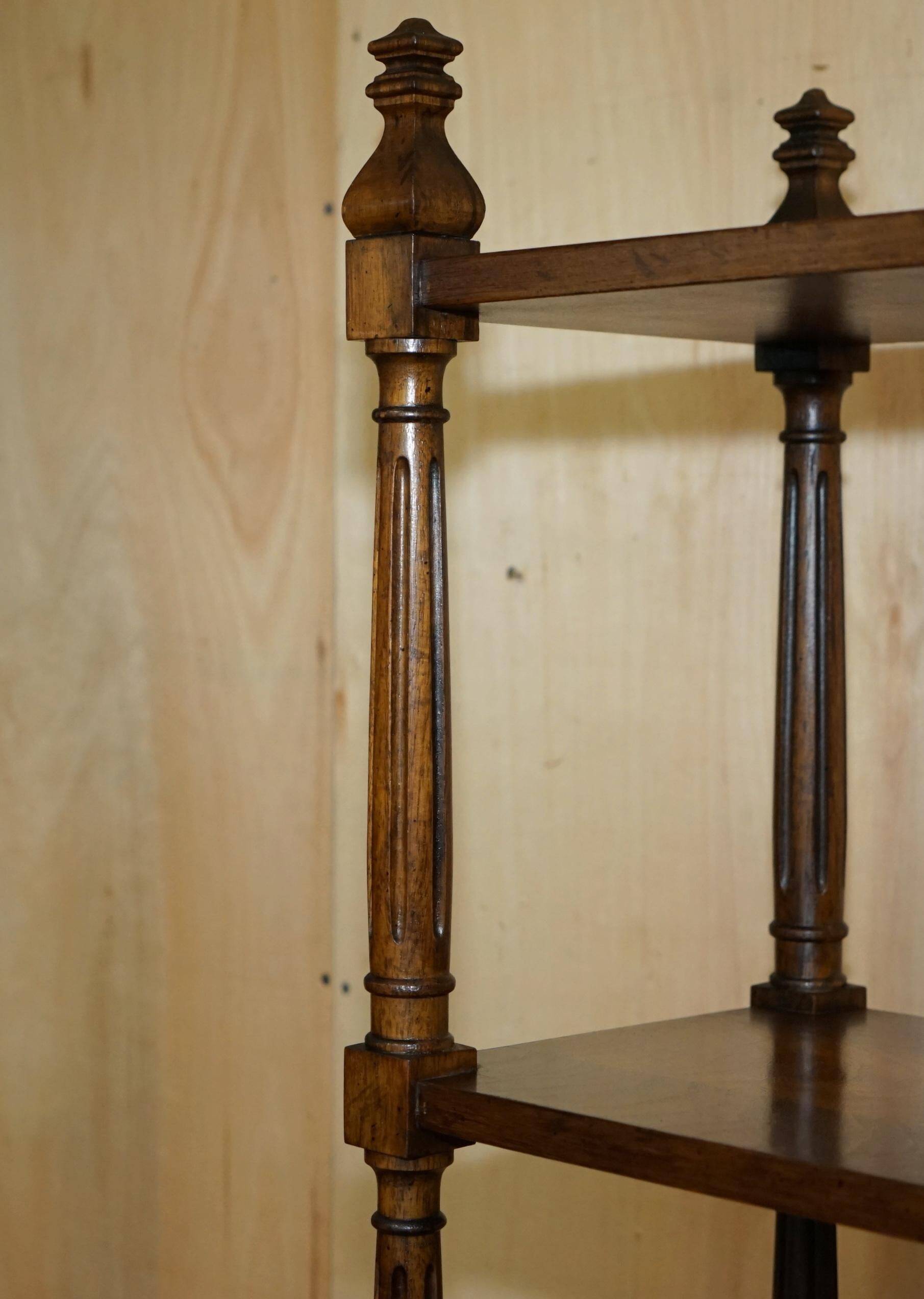 Bibliothèque vintage style Regency en acajou flammé 198 cm