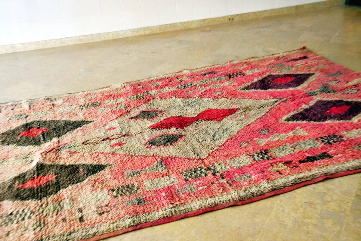 Moroccan Berber rug Boujaad vintage 306 x 179 cm Excellent condition