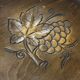 Corbeille en bois sculpté à décor de grappes de raisins – Années 60