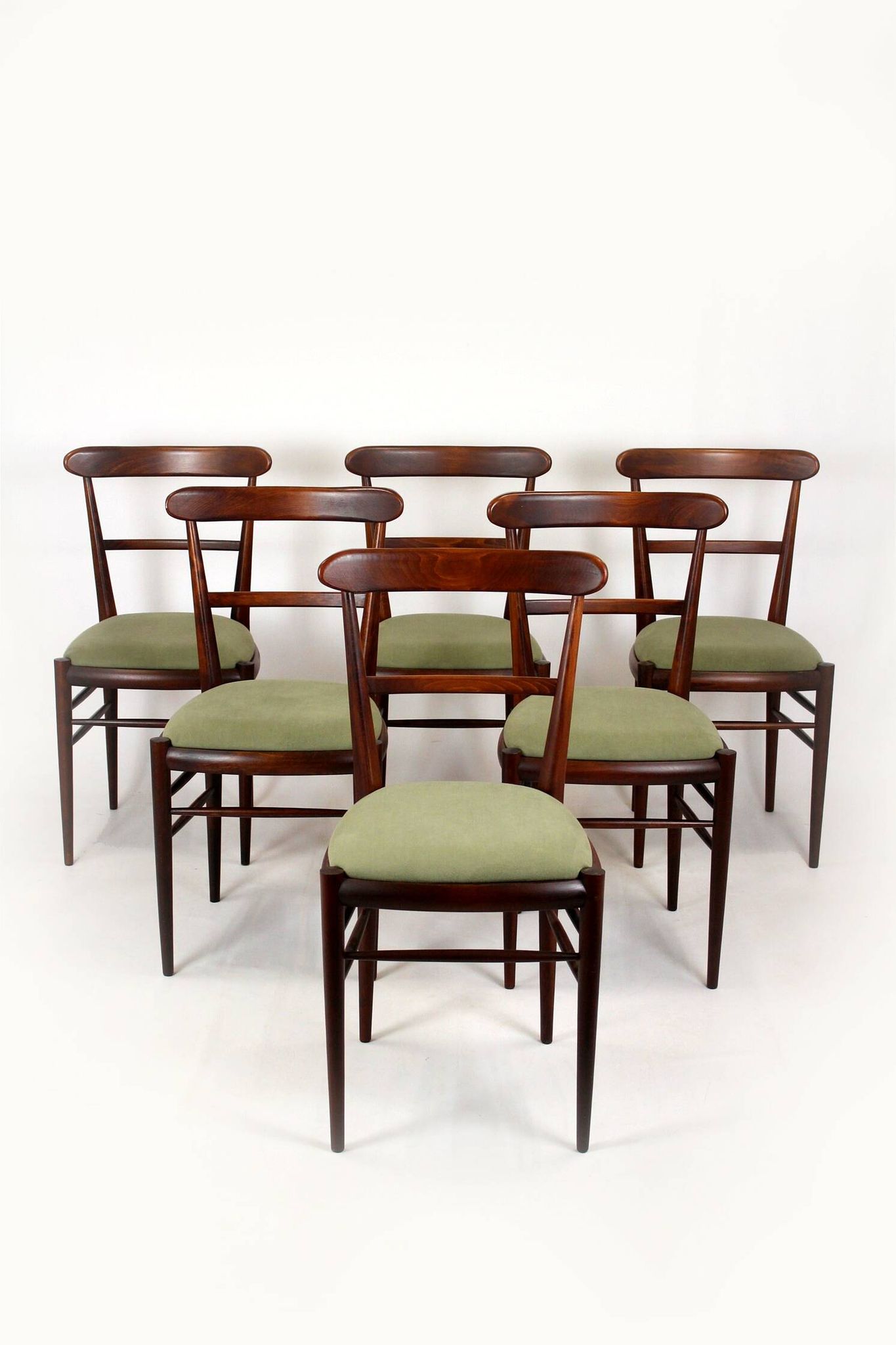 Ensemble de salle à manger moderne du milieu du siècle restauré, Tchécoslovaquie, années 1960, ensemble de 7 pièces.