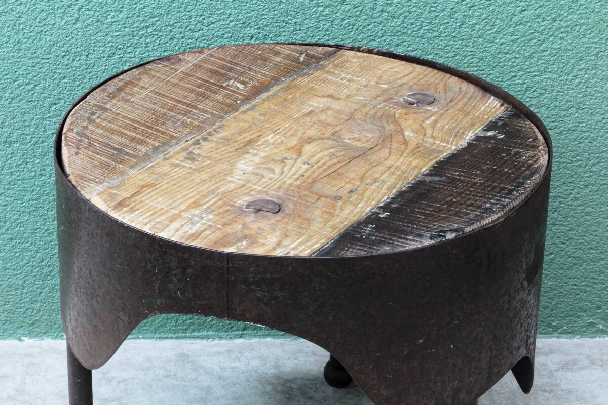 Industrial coffee table in steel and patinated wood