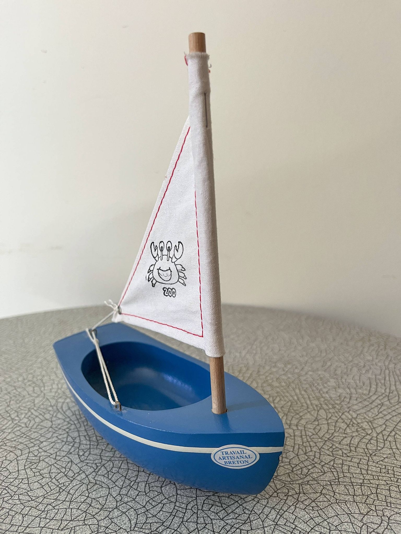Voilier de bassin, modèle 200 de la marque française Tirot