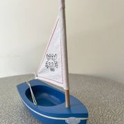 Voilier de bassin, modèle 200 de la marque française Tirot
