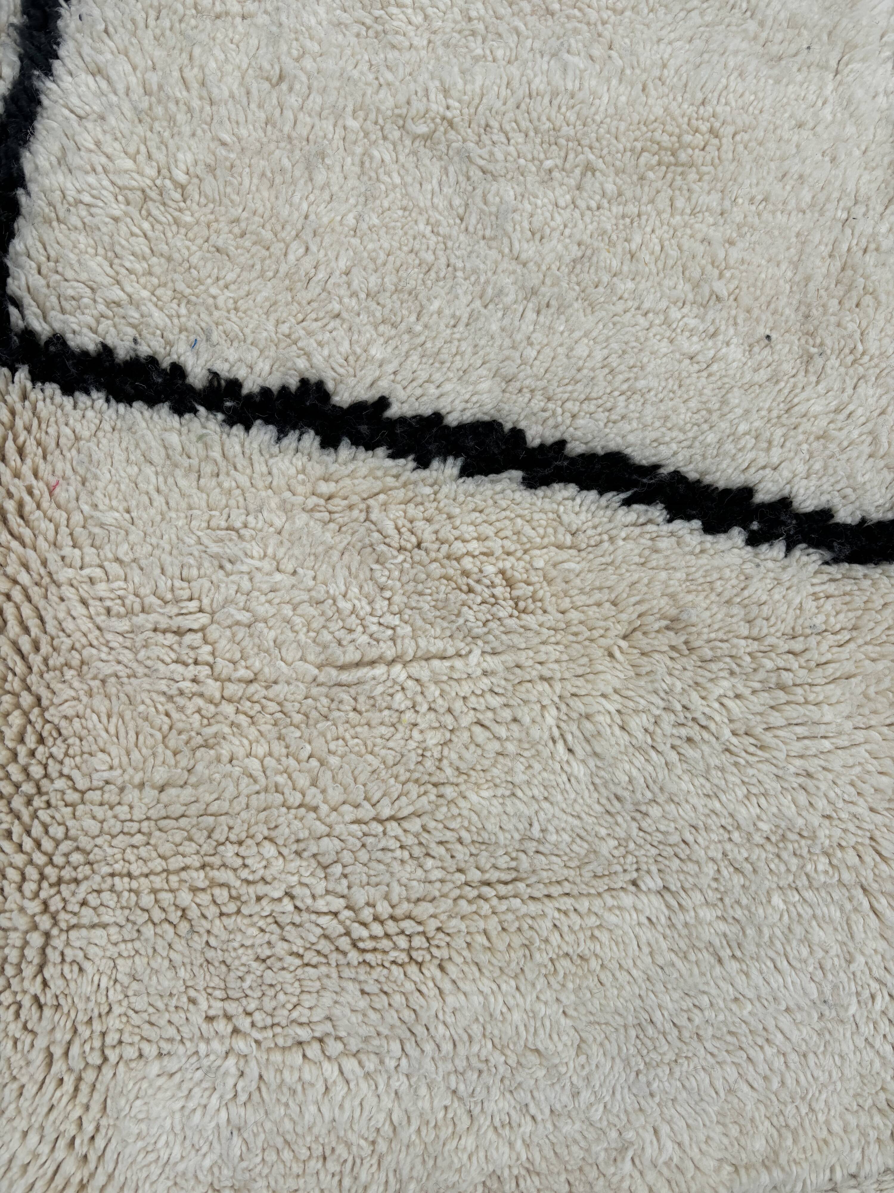 Large Beni ourain Berber carpet