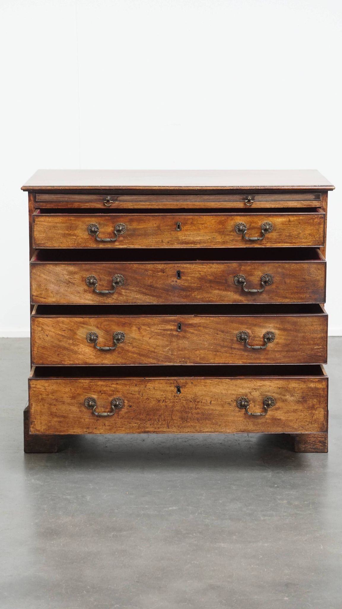 Antique 18th-Century English Chest of Drawers with Brushing Slide