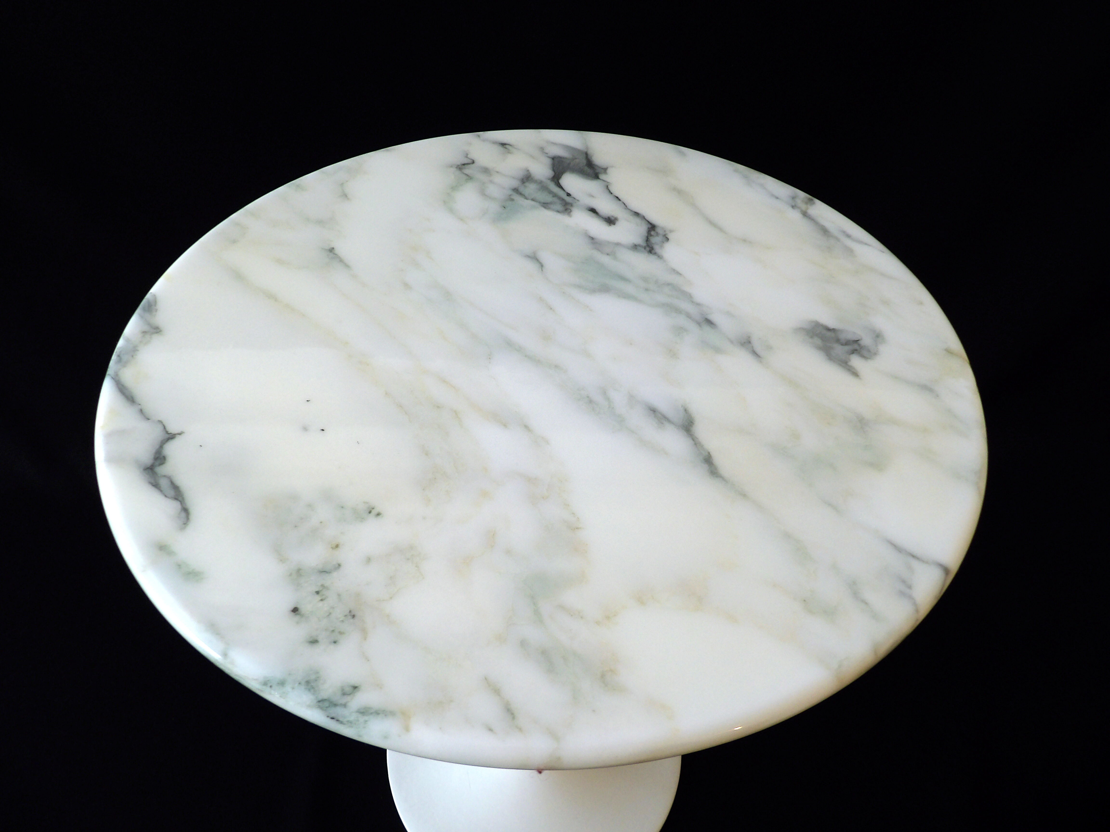 Tulip side table by Eero Saarinen for Knoll International