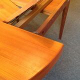 Beautiful round double extendable table, teak Scandinavian style of 50-60 years